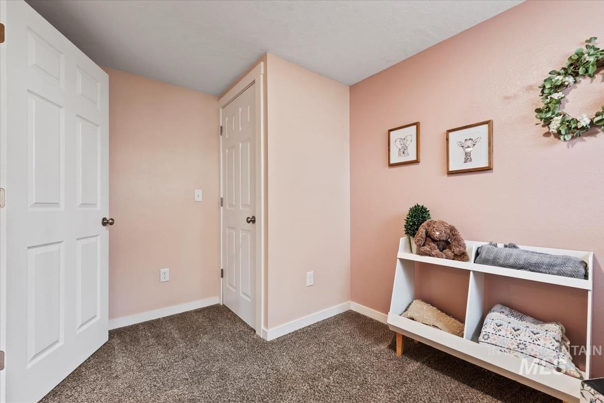 810 N 3Rd E, Mountain Home, Idaho 83647-2128, 3 Bedrooms, 1.5 Bathrooms, Residential For Sale, Price $289,900,MLS 98975242