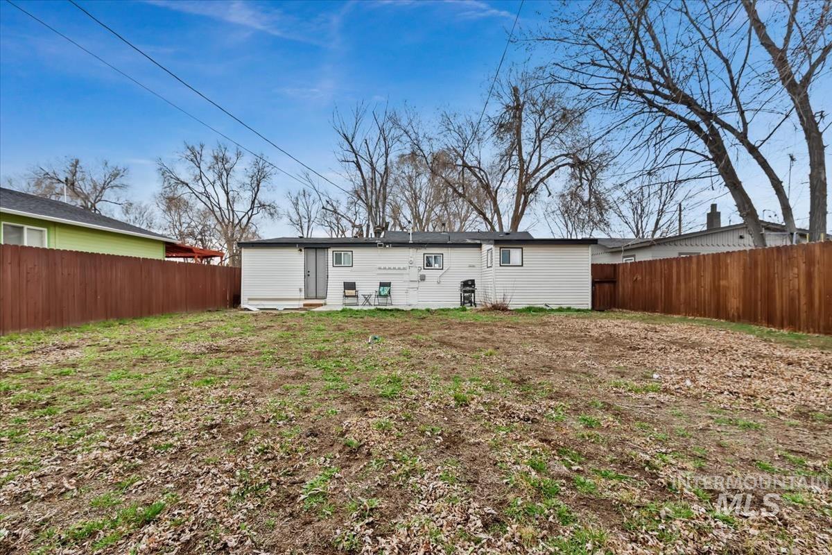 810 N 3Rd E, Mountain Home, Idaho 83647-2128, 3 Bedrooms, 1.5 Bathrooms, Residential For Sale, Price $289,900,MLS 98975242