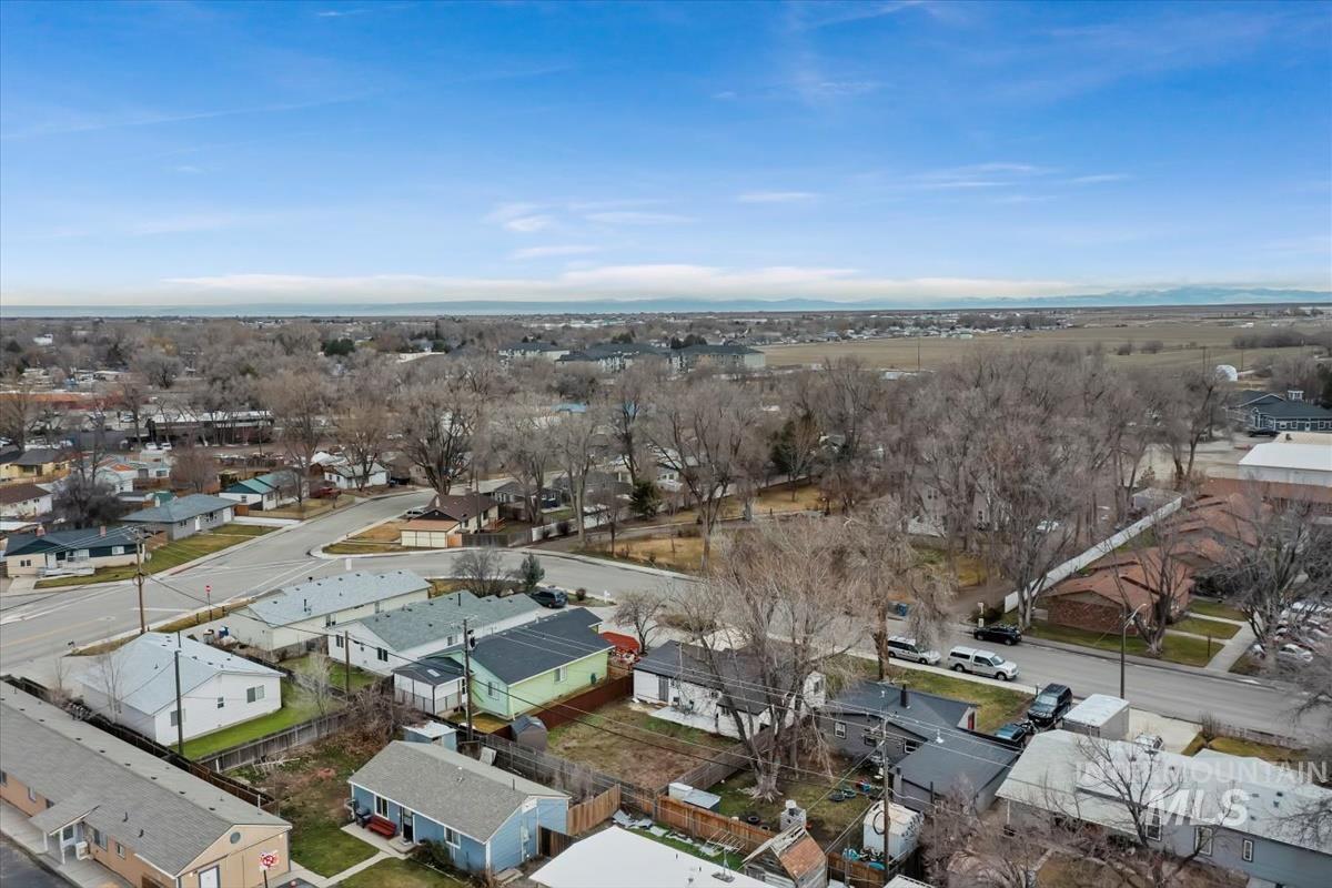 810 N 3Rd E, Mountain Home, Idaho 83647-2128, 3 Bedrooms, 1.5 Bathrooms, Residential For Sale, Price $289,900,MLS 98975242