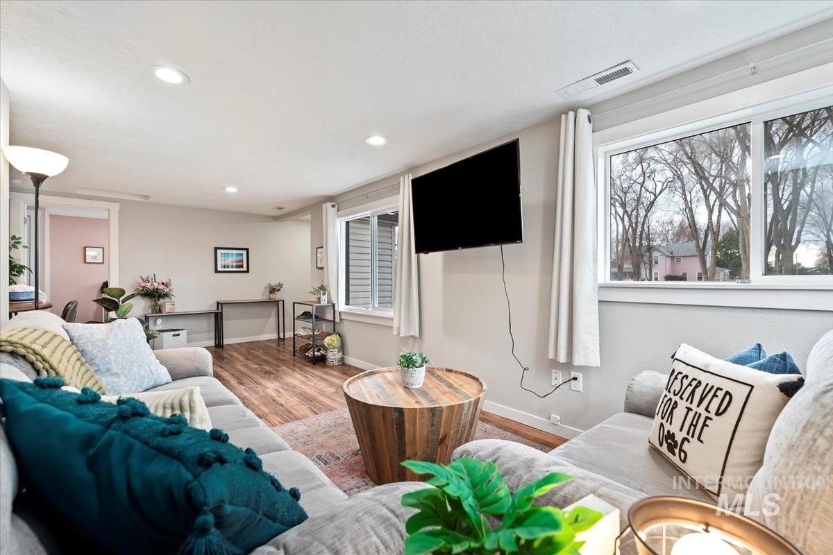 810 N 3Rd E, Mountain Home, Idaho 83647-2128, 3 Bedrooms, 1.5 Bathrooms, Residential For Sale, Price $289,900,MLS 98975242