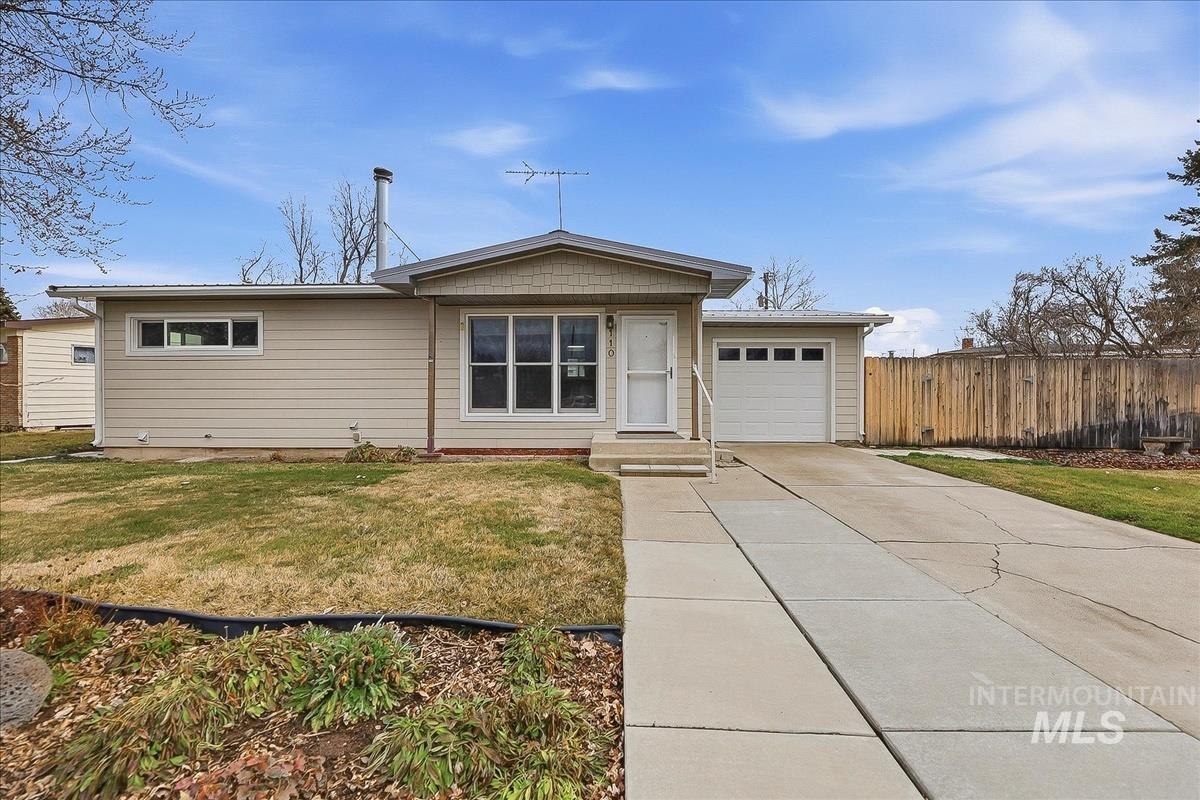 110 Abbott Dr, Mountain Home, Idaho 83647, 4 Bedrooms, 2 Bathrooms, Residential For Sale, Price $350,000,MLS 98975243