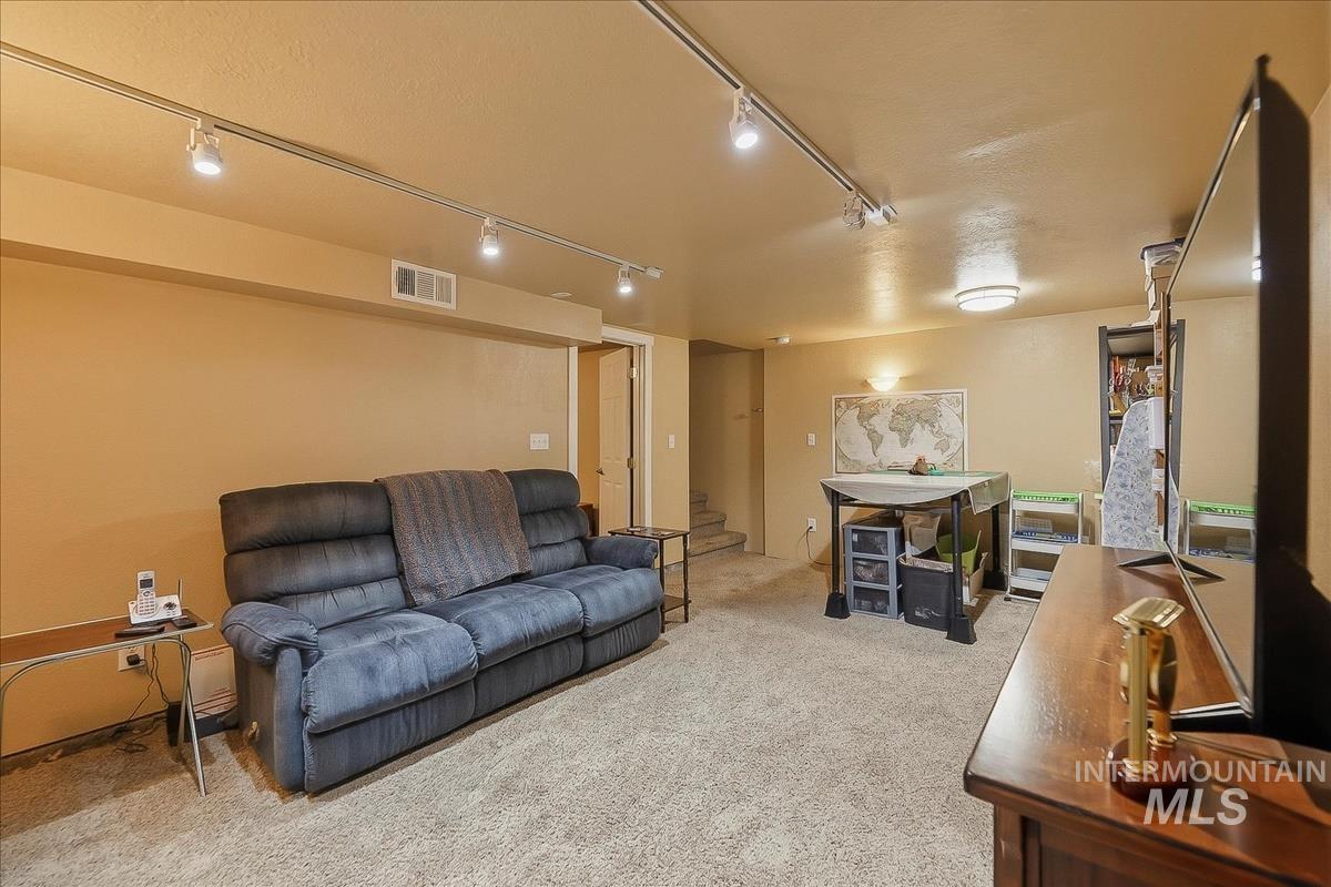 110 Abbott Dr, Mountain Home, Idaho 83647, 4 Bedrooms, 2 Bathrooms, Residential For Sale, Price $350,000,MLS 98975243