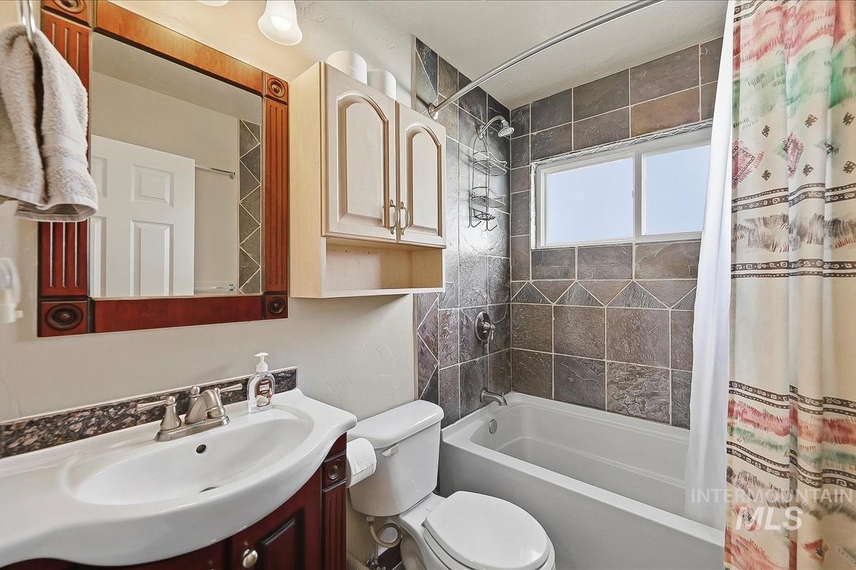 110 Abbott Dr, Mountain Home, Idaho 83647, 4 Bedrooms, 2 Bathrooms, Residential For Sale, Price $350,000,MLS 98975243