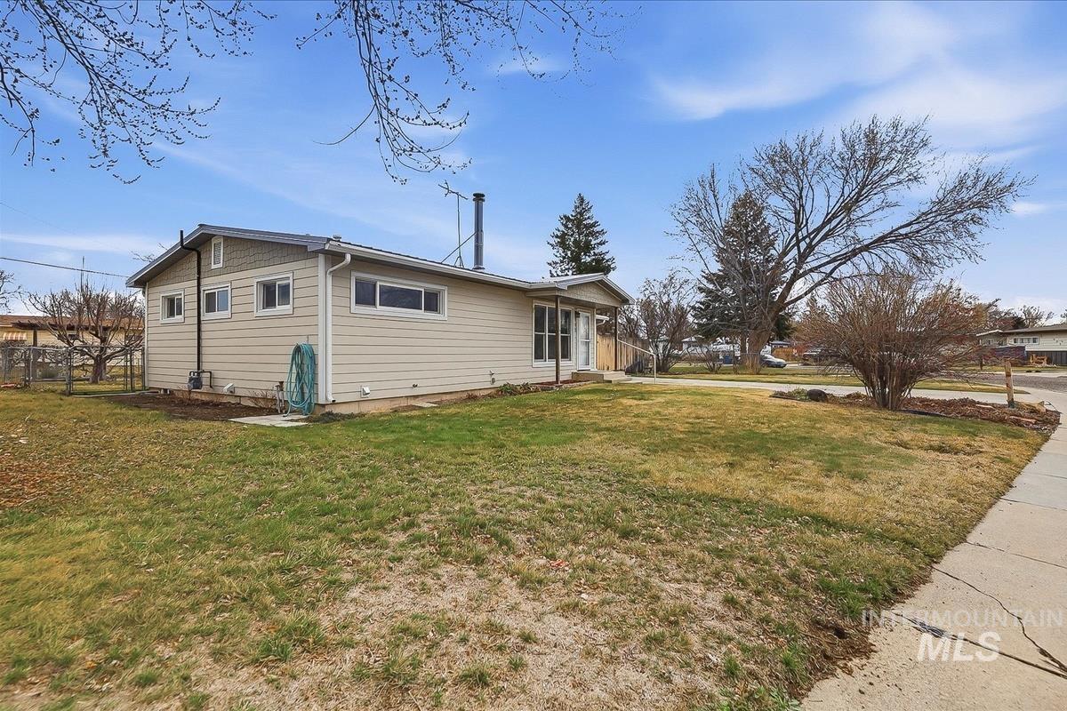 110 Abbott Dr, Mountain Home, Idaho 83647, 4 Bedrooms, 2 Bathrooms, Residential For Sale, Price $350,000,MLS 98975243