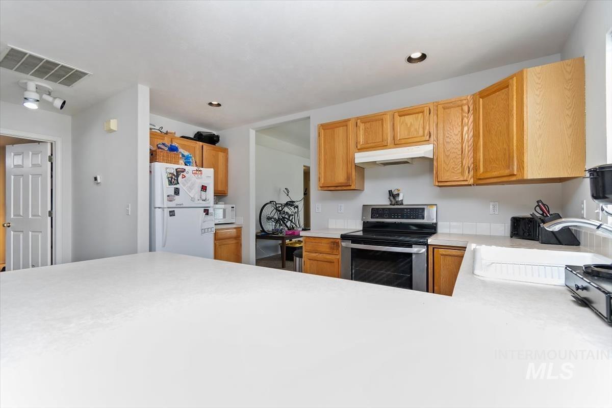 291 S Neskowin, Eagle, Idaho 83616, 3 Bedrooms, 2 Bathrooms, Residential For Sale, Price $425,000, 98975248