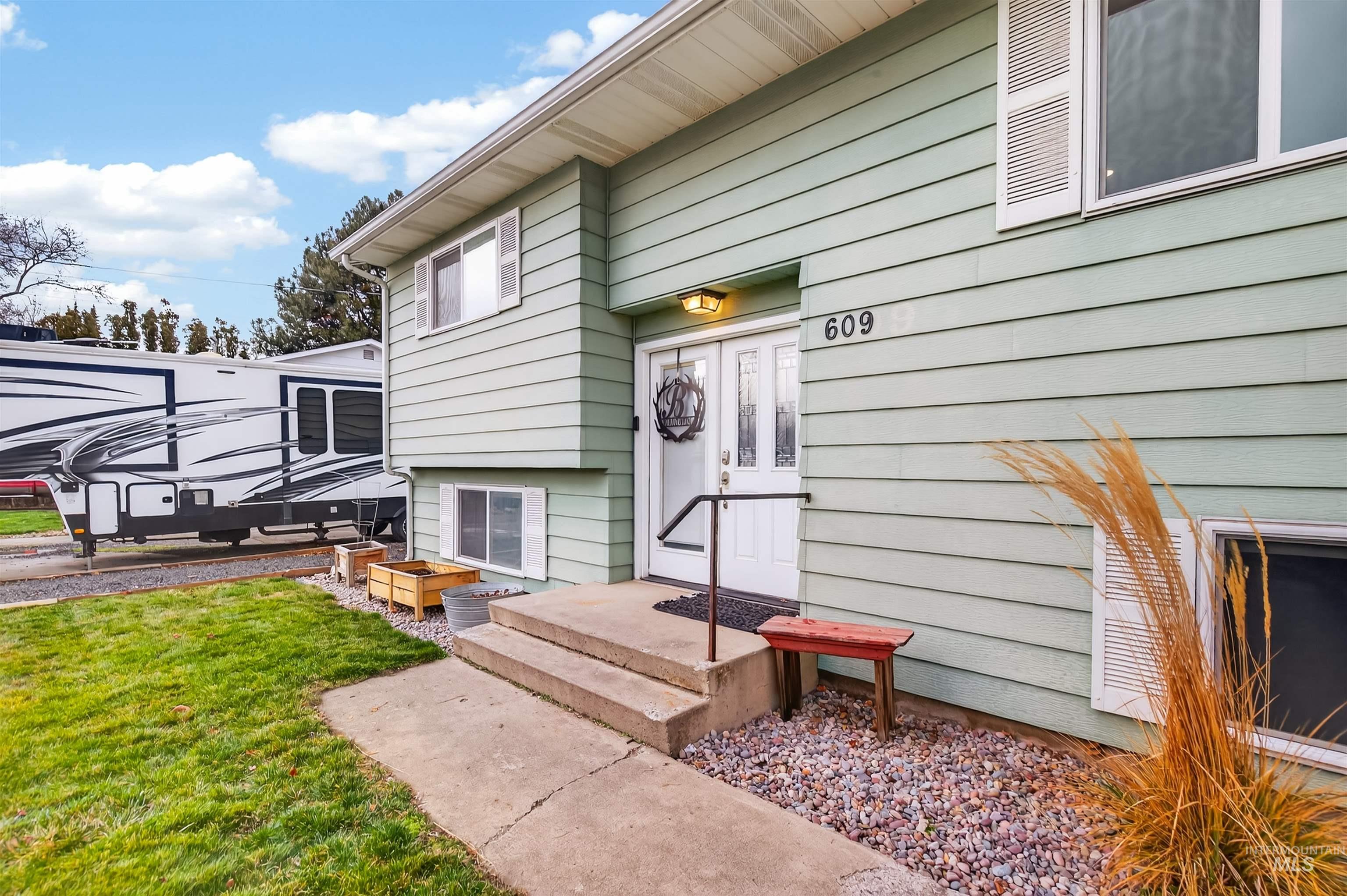 609 Linden Ave, Lewiston, Idaho 83501, 4 Bedrooms, 2 Bathrooms, Residential For Sale, Price $399,000,MLS 98975250