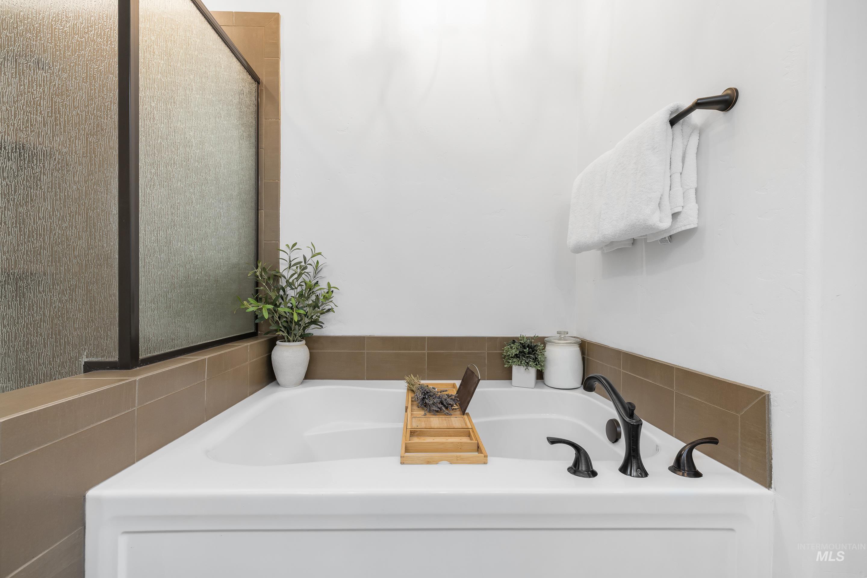 5737 W Donatella St, Eagle, Idaho 83616-7327, 4 Bedrooms, 3 Bathrooms, Residential For Sale, Price $775,000, 98975252