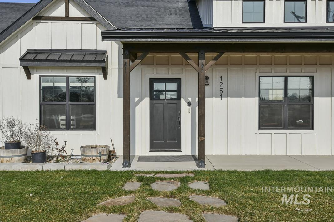 1251 Swan Falls Rd, Kuna, Idaho 83634, 3 Bedrooms, 3 Bathrooms, Residential For Sale, Price $1,090,000,MLS 98975254