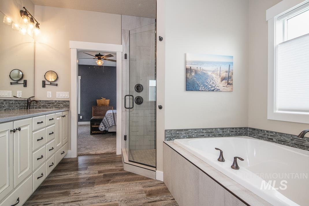 1251 Swan Falls Rd, Kuna, Idaho 83634, 3 Bedrooms, 3 Bathrooms, Residential For Sale, Price $1,090,000,MLS 98975254