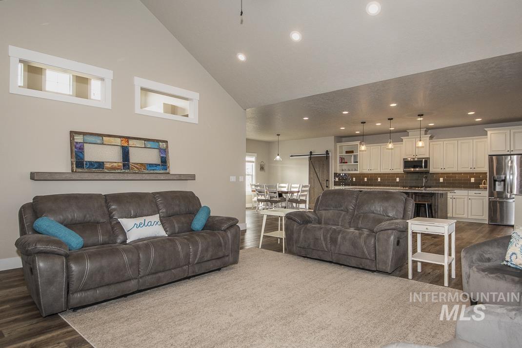 1251 Swan Falls Rd, Kuna, Idaho 83634, 3 Bedrooms, 3 Bathrooms, Residential For Sale, Price $1,090,000,MLS 98975254