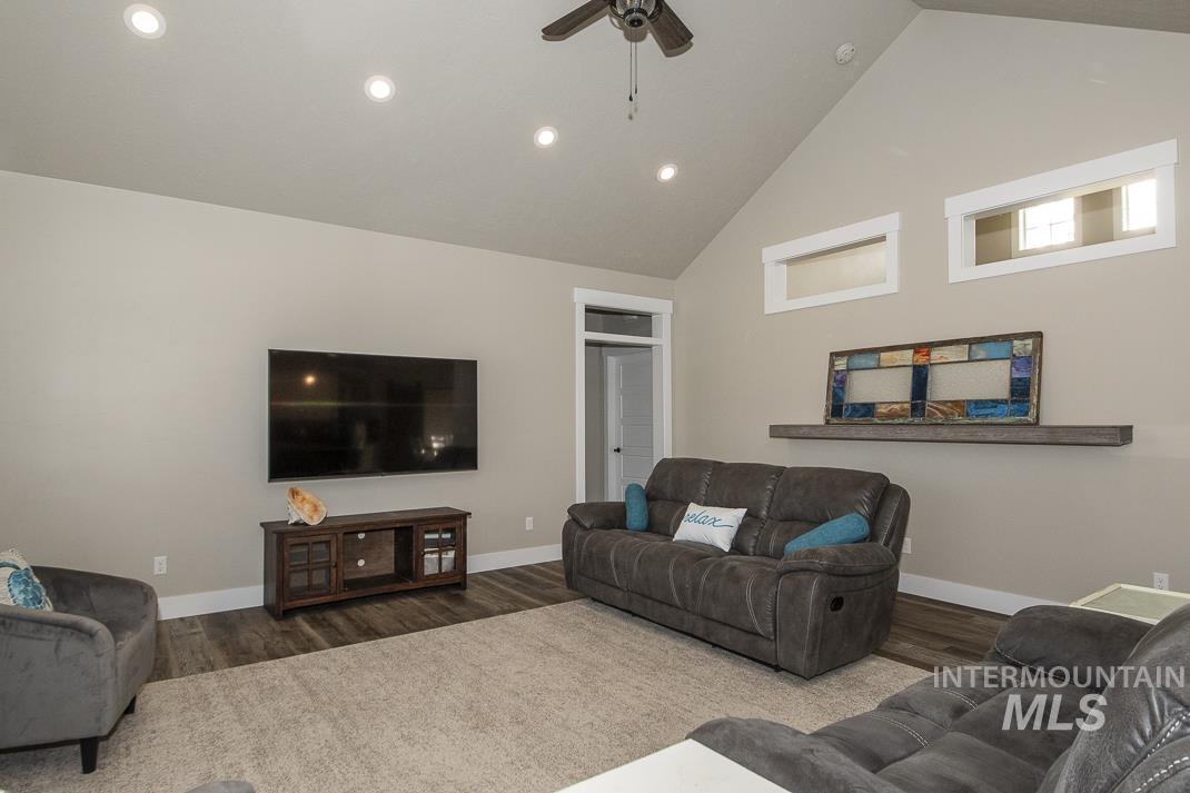 1251 Swan Falls Rd, Kuna, Idaho 83634, 3 Bedrooms, 3 Bathrooms, Residential For Sale, Price $1,090,000,MLS 98975254