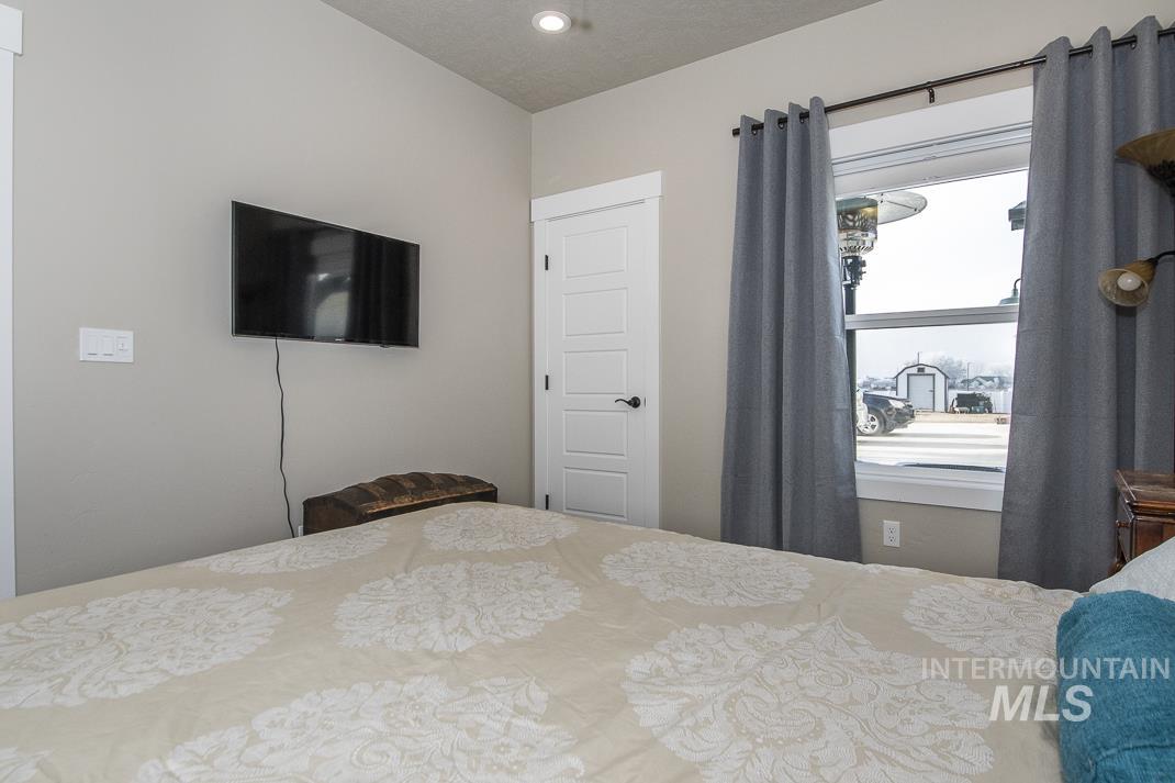 1251 Swan Falls Rd, Kuna, Idaho 83634, 3 Bedrooms, 3 Bathrooms, Residential For Sale, Price $1,090,000,MLS 98975254