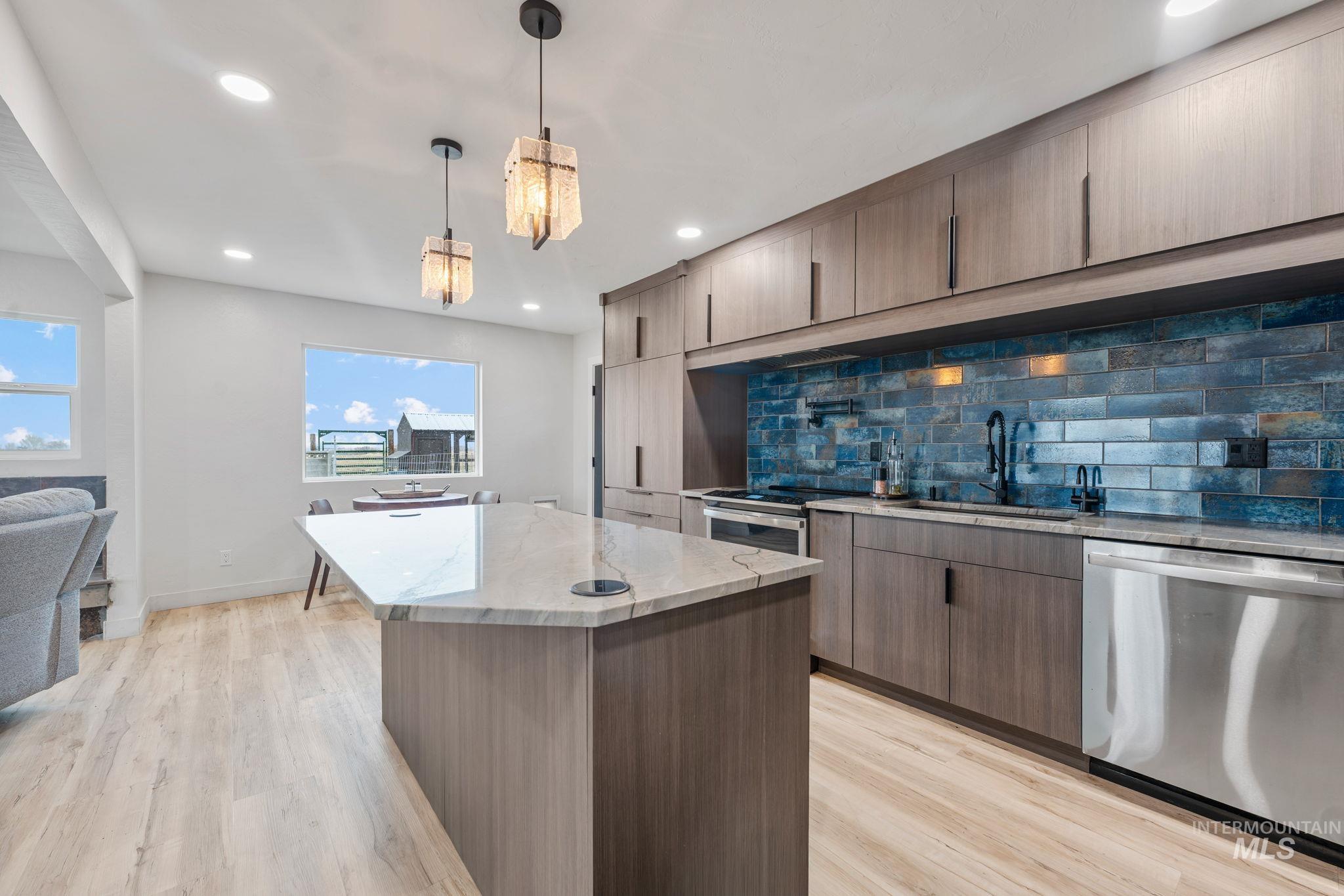 193 HWY 74, Twin Falls, Idaho 83301, 4 Bedrooms, 2 Bathrooms, Residential For Sale, Price $999,999,MLS 98975255