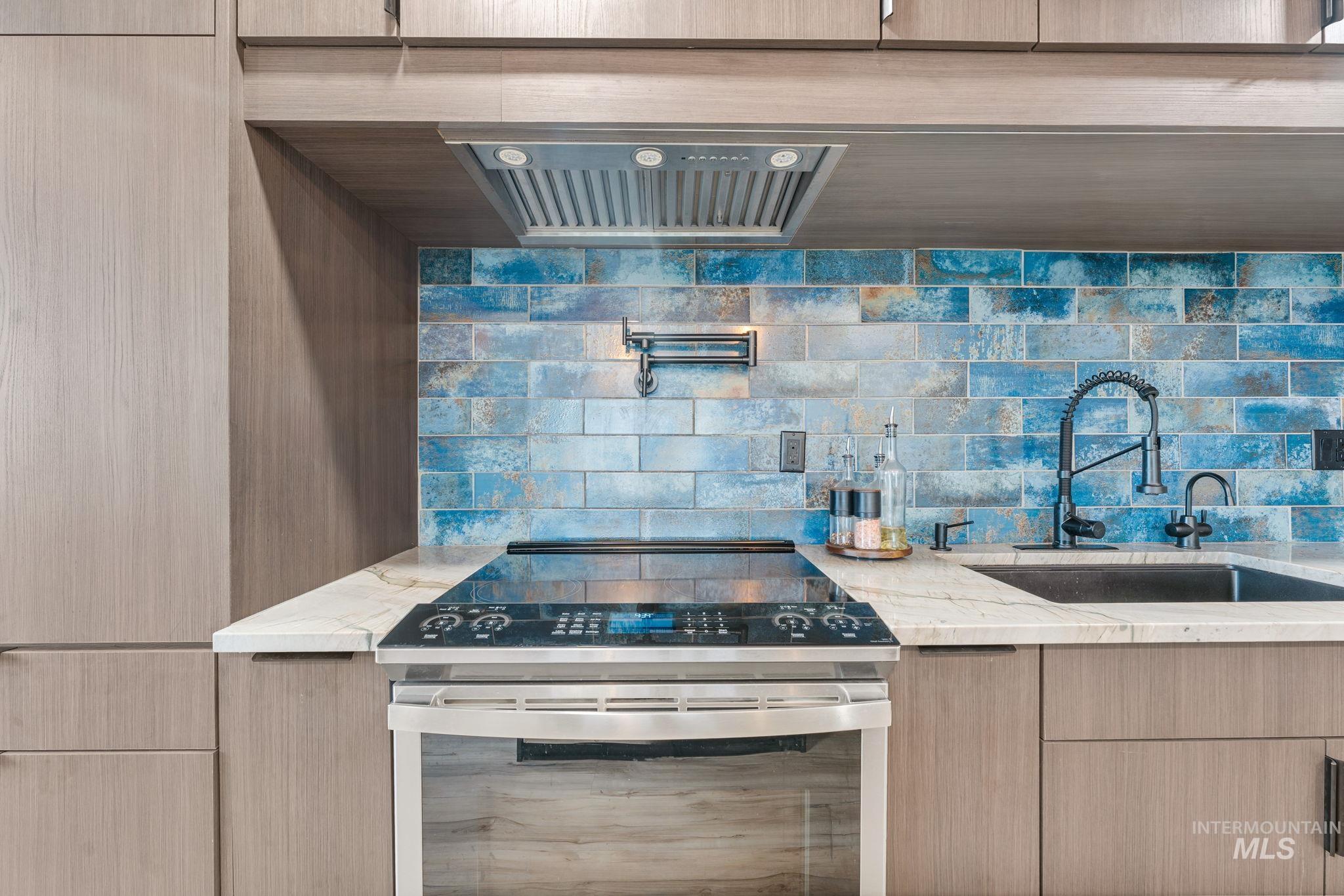 193 HWY 74, Twin Falls, Idaho 83301, 4 Bedrooms, 2 Bathrooms, Residential For Sale, Price $999,999,MLS 98975255