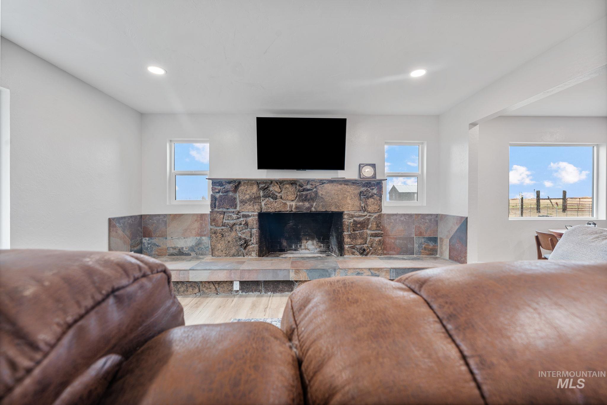 193 HWY 74, Twin Falls, Idaho 83301, 4 Bedrooms, 2 Bathrooms, Residential For Sale, Price $999,999,MLS 98975255