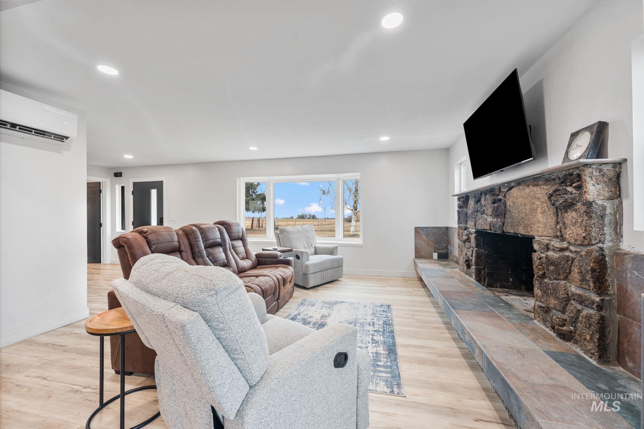 193 HWY 74, Twin Falls, Idaho 83301, 4 Bedrooms, 2 Bathrooms, Residential For Sale, Price $999,999,MLS 98975255