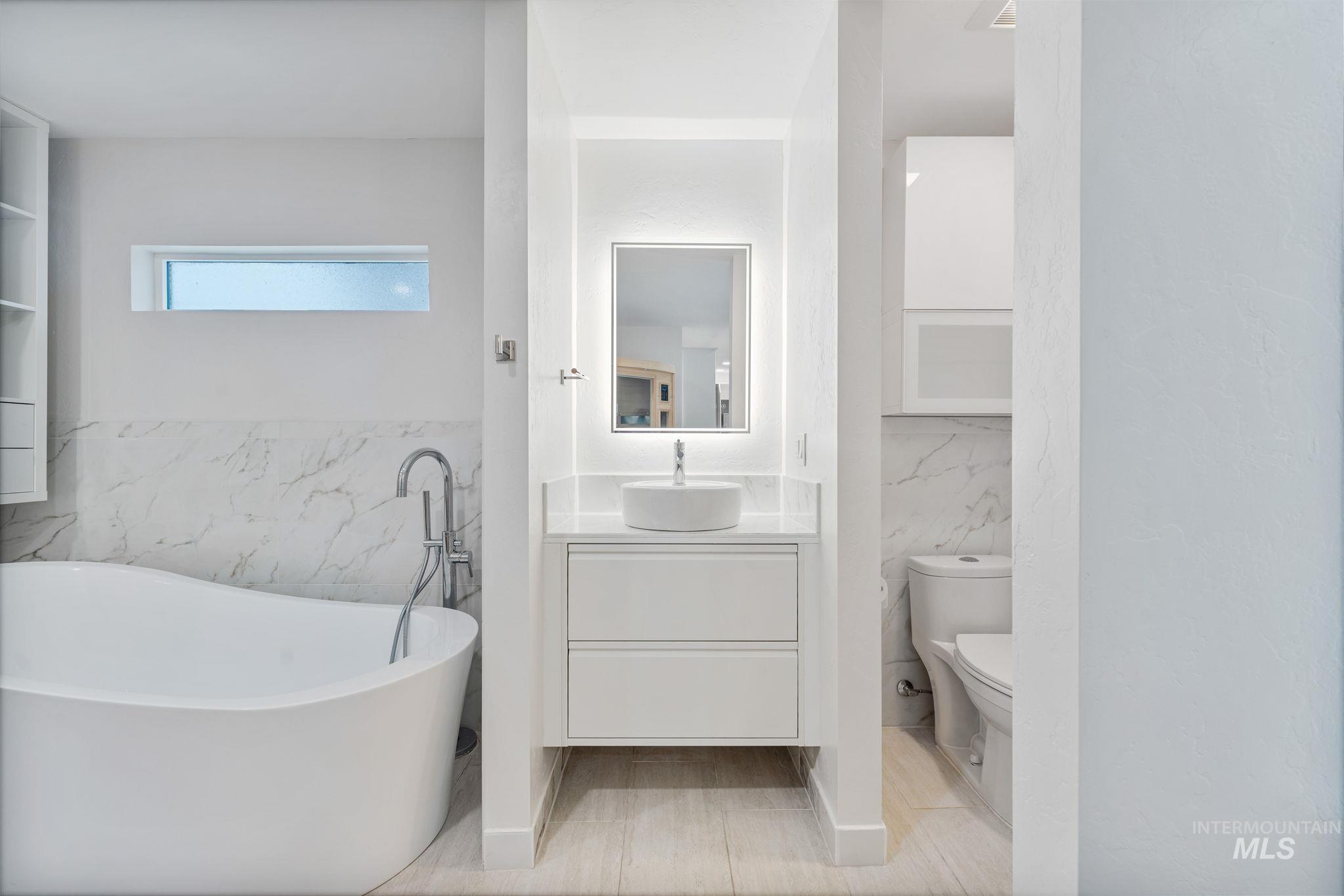 193 HWY 74, Twin Falls, Idaho 83301, 4 Bedrooms, 2 Bathrooms, Residential For Sale, Price $999,999,MLS 98975255