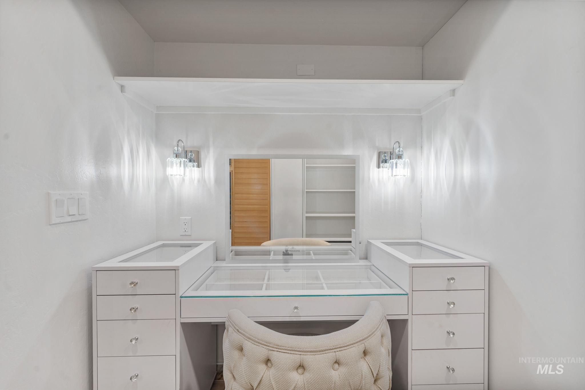 193 HWY 74, Twin Falls, Idaho 83301, 4 Bedrooms, 2 Bathrooms, Residential For Sale, Price $999,999,MLS 98975255