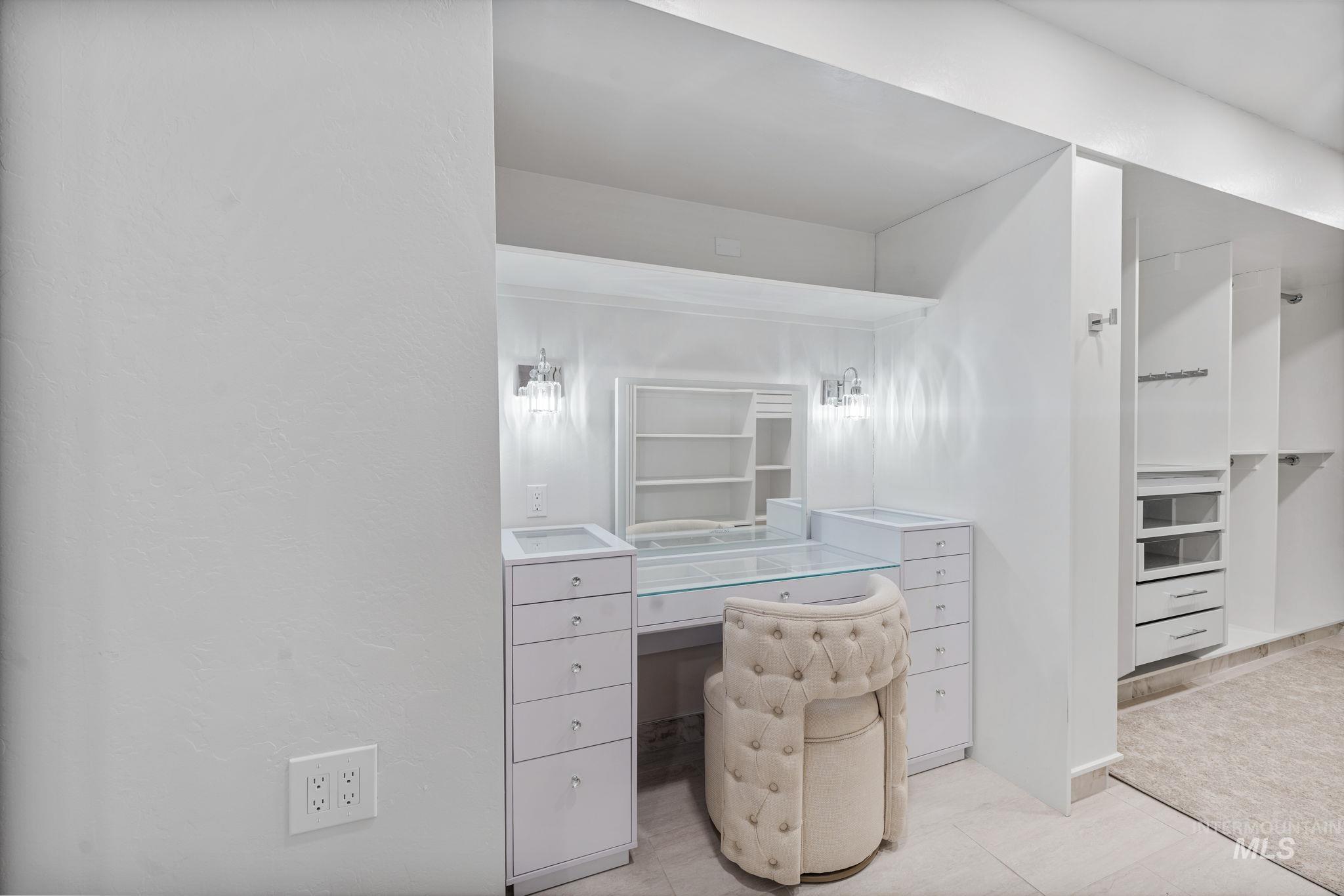 193 HWY 74, Twin Falls, Idaho 83301, 4 Bedrooms, 2 Bathrooms, Residential For Sale, Price $999,999,MLS 98975255