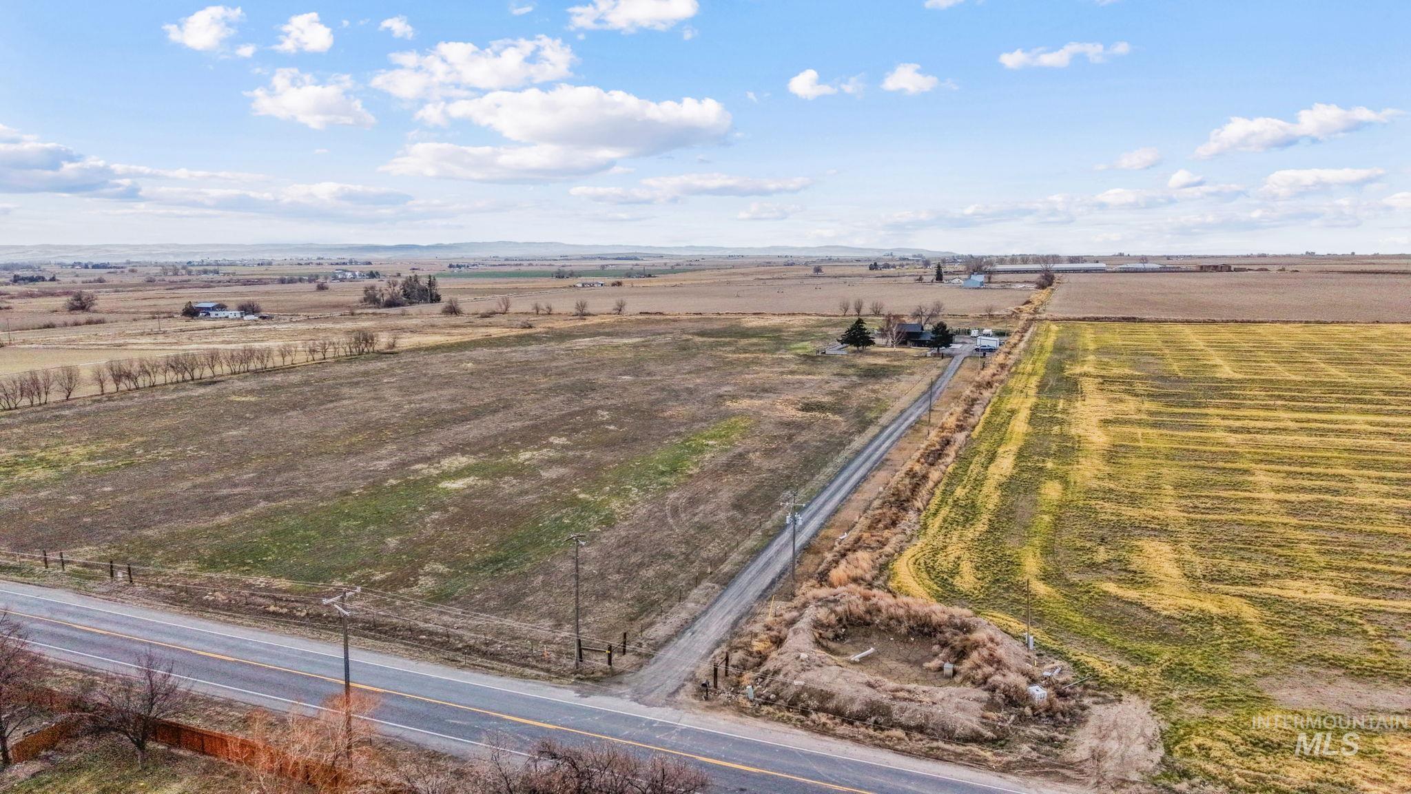 193 HWY 74, Twin Falls, Idaho 83301, 4 Bedrooms, 2 Bathrooms, Residential For Sale, Price $999,999,MLS 98975255