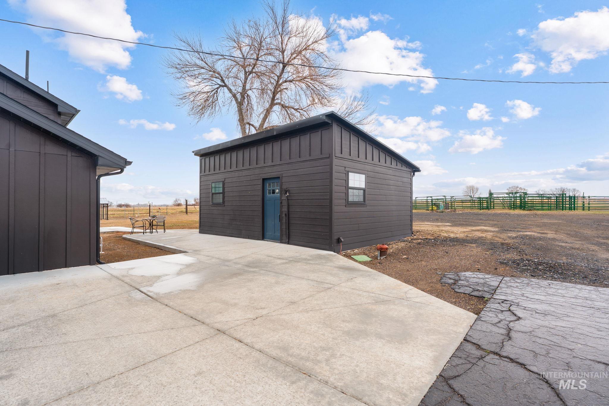 193 HWY 74, Twin Falls, Idaho 83301, 4 Bedrooms, 2 Bathrooms, Residential For Sale, Price $999,999,MLS 98975255