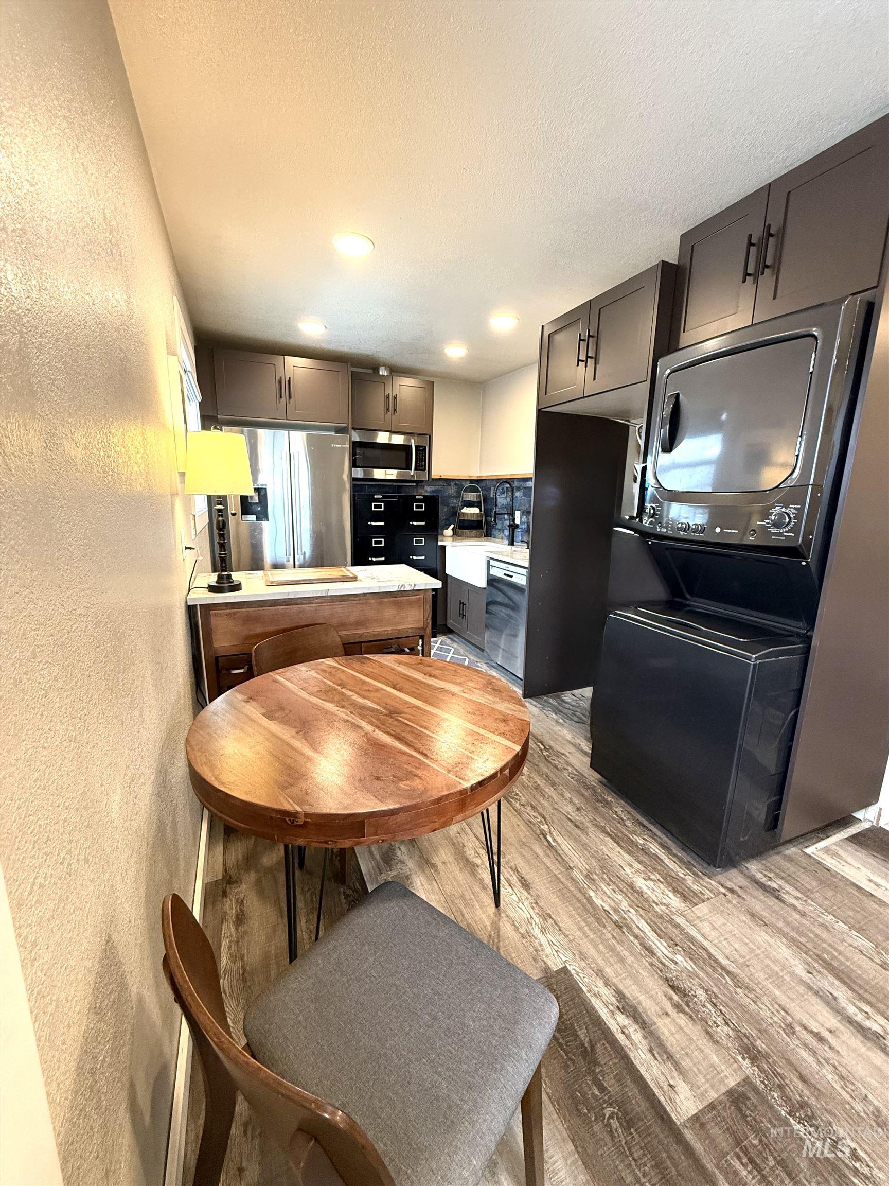 193 HWY 74, Twin Falls, Idaho 83301, 4 Bedrooms, 2 Bathrooms, Residential For Sale, Price $999,999,MLS 98975255