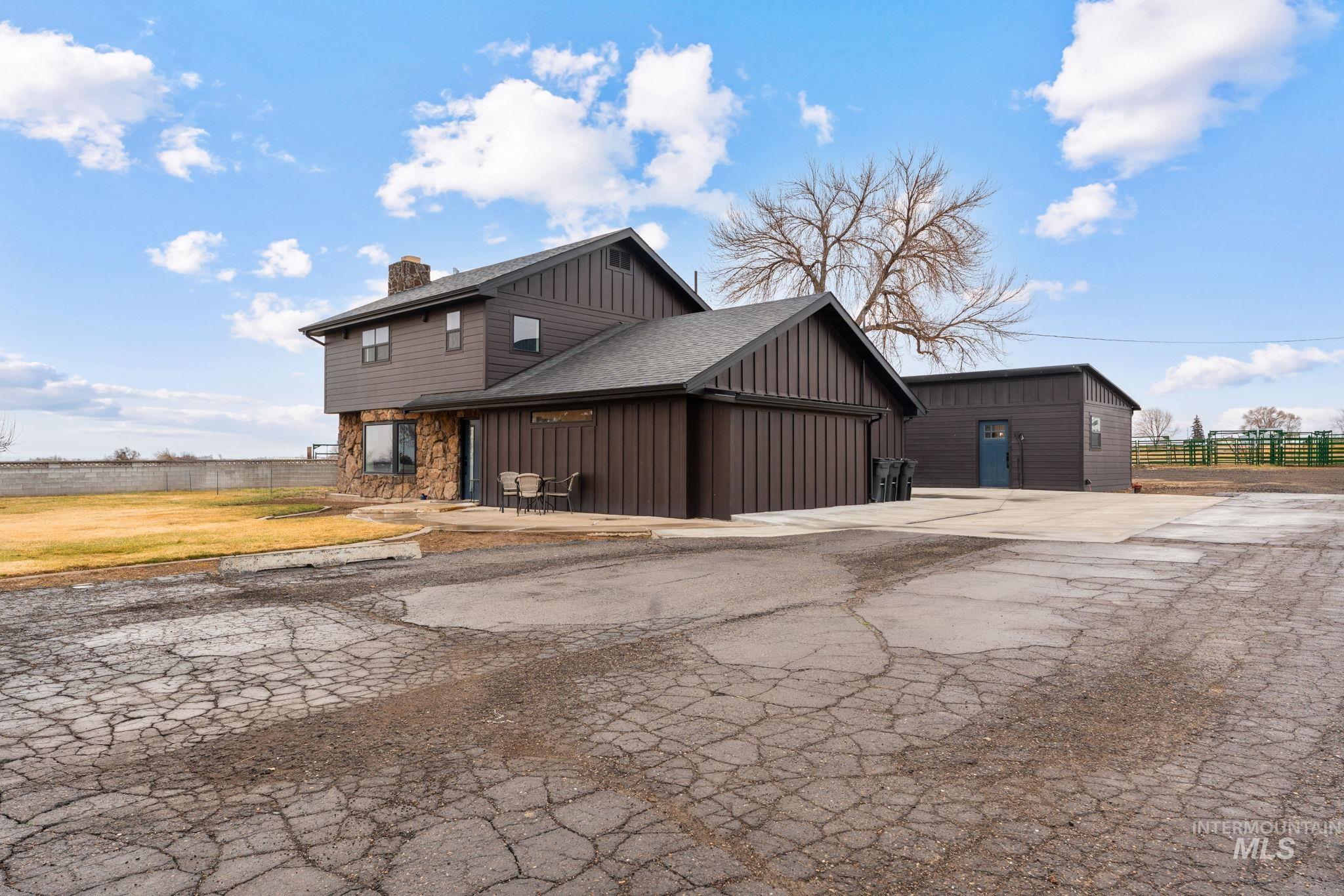 193 HWY 74, Twin Falls, Idaho 83301, 4 Bedrooms, 2 Bathrooms, Residential For Sale, Price $999,999,MLS 98975255