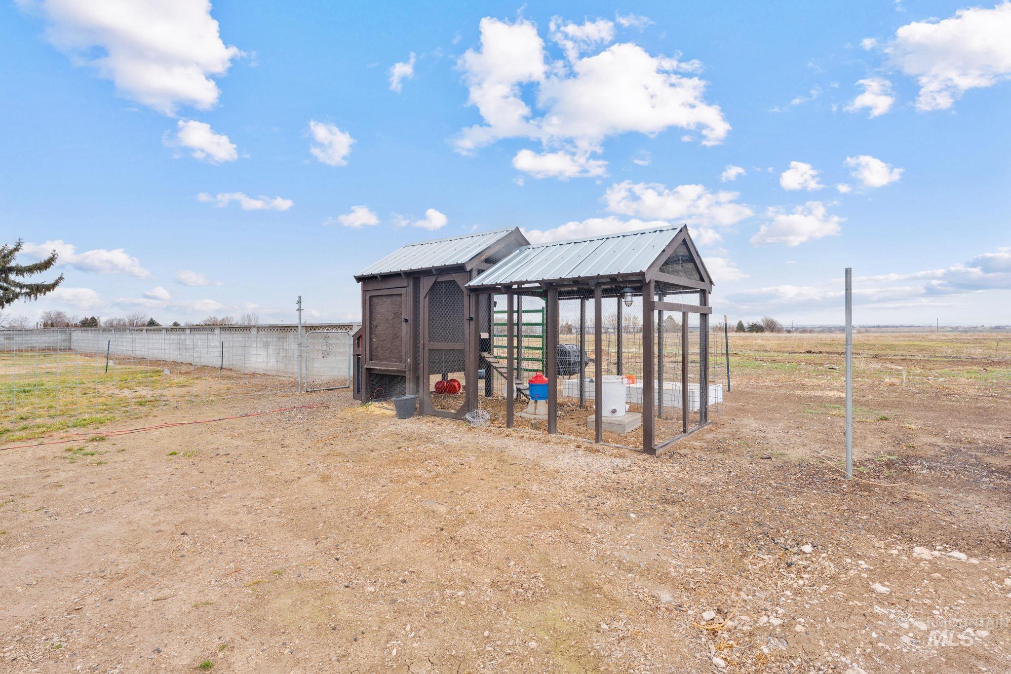 193 HWY 74, Twin Falls, Idaho 83301, 4 Bedrooms, 2 Bathrooms, Residential For Sale, Price $999,999,MLS 98975255