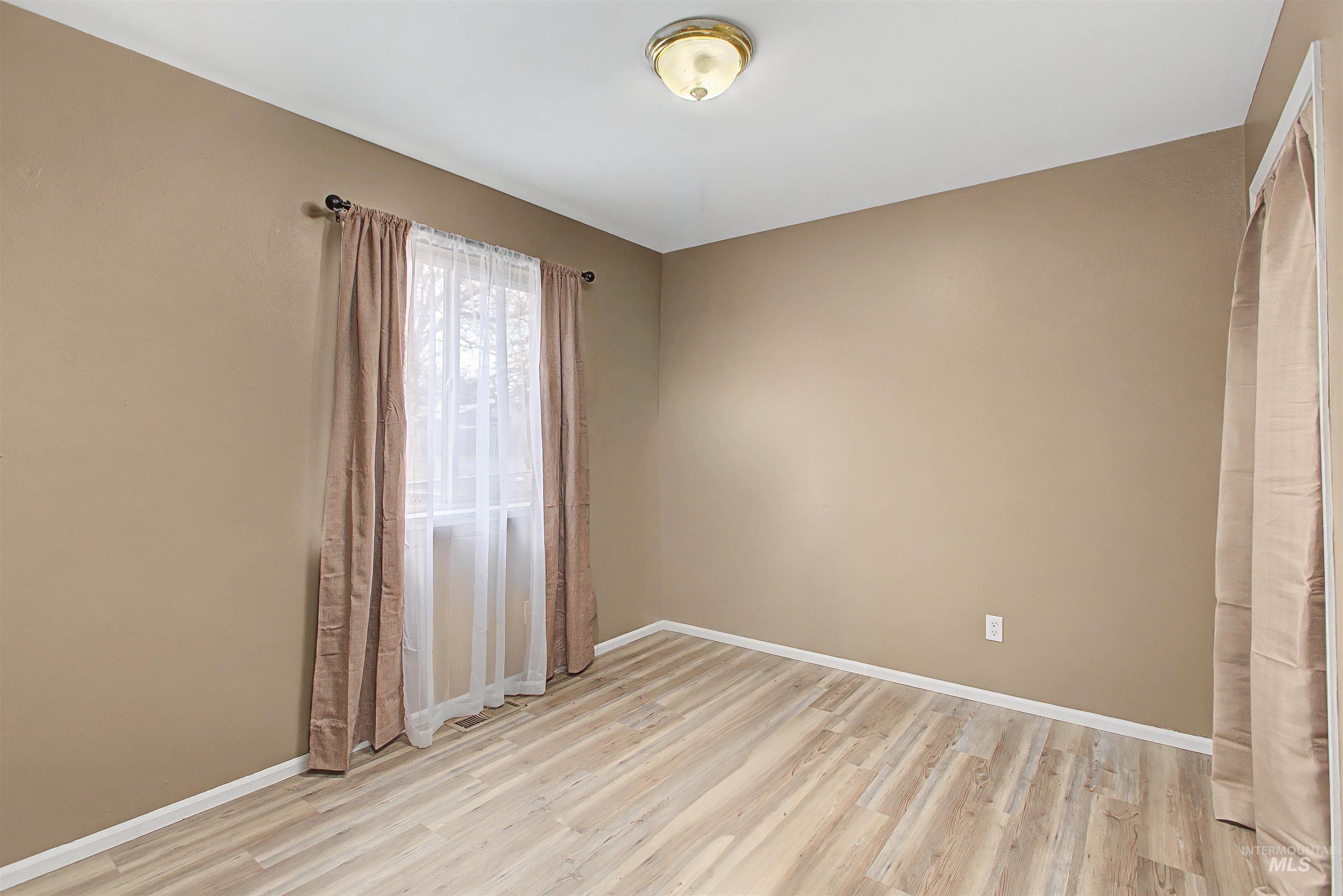 919 9th Street, Clarkston, Washington 99403, 3 Bedrooms, 2 Bathrooms, Residential For Sale, Price $368,000,MLS 98975256