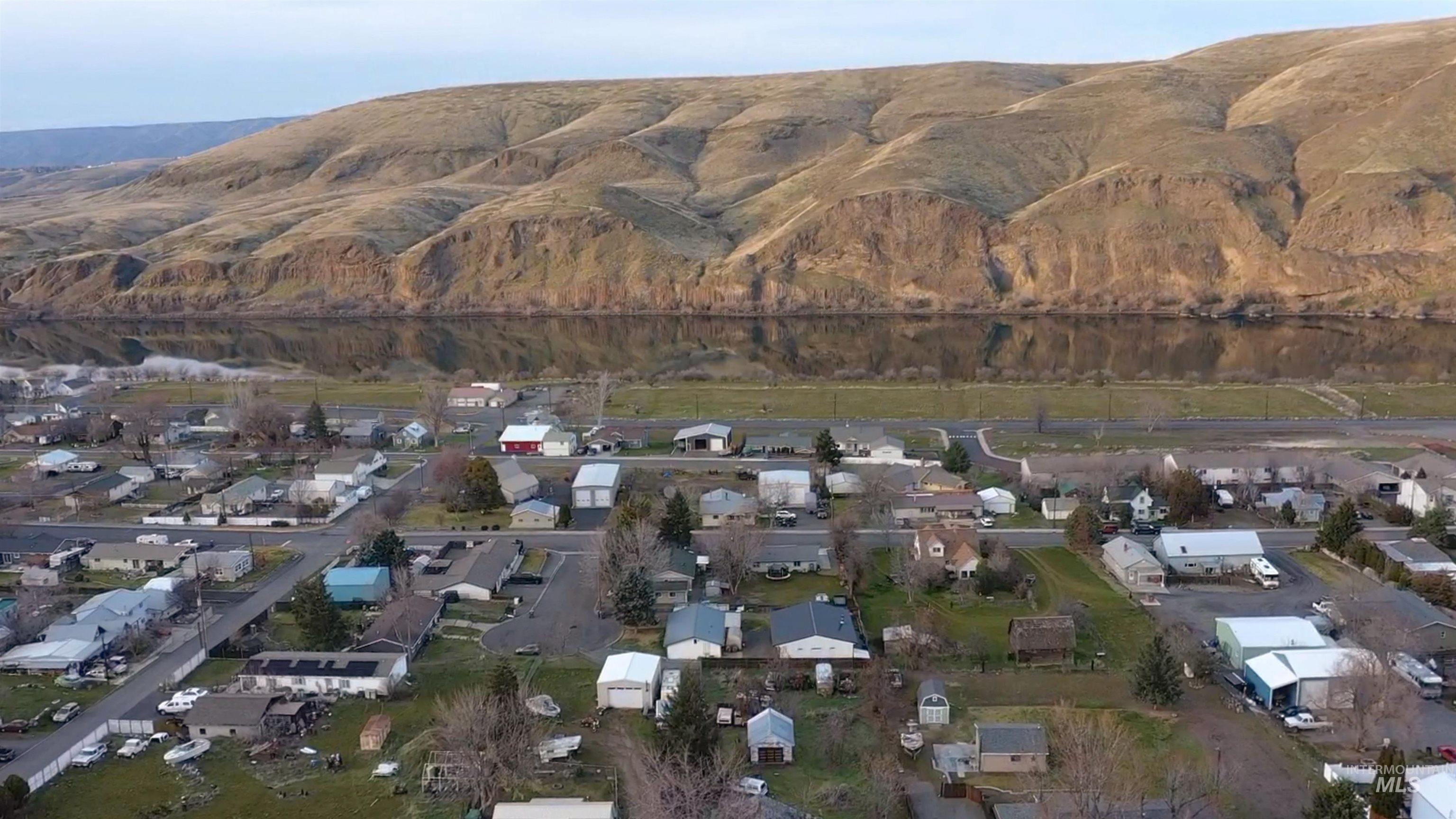 1214 3rd St, Asotin, Washington 99402, 3 Bedrooms, 1 Bathroom, Residential For Sale, Price $339,000,MLS 98975259