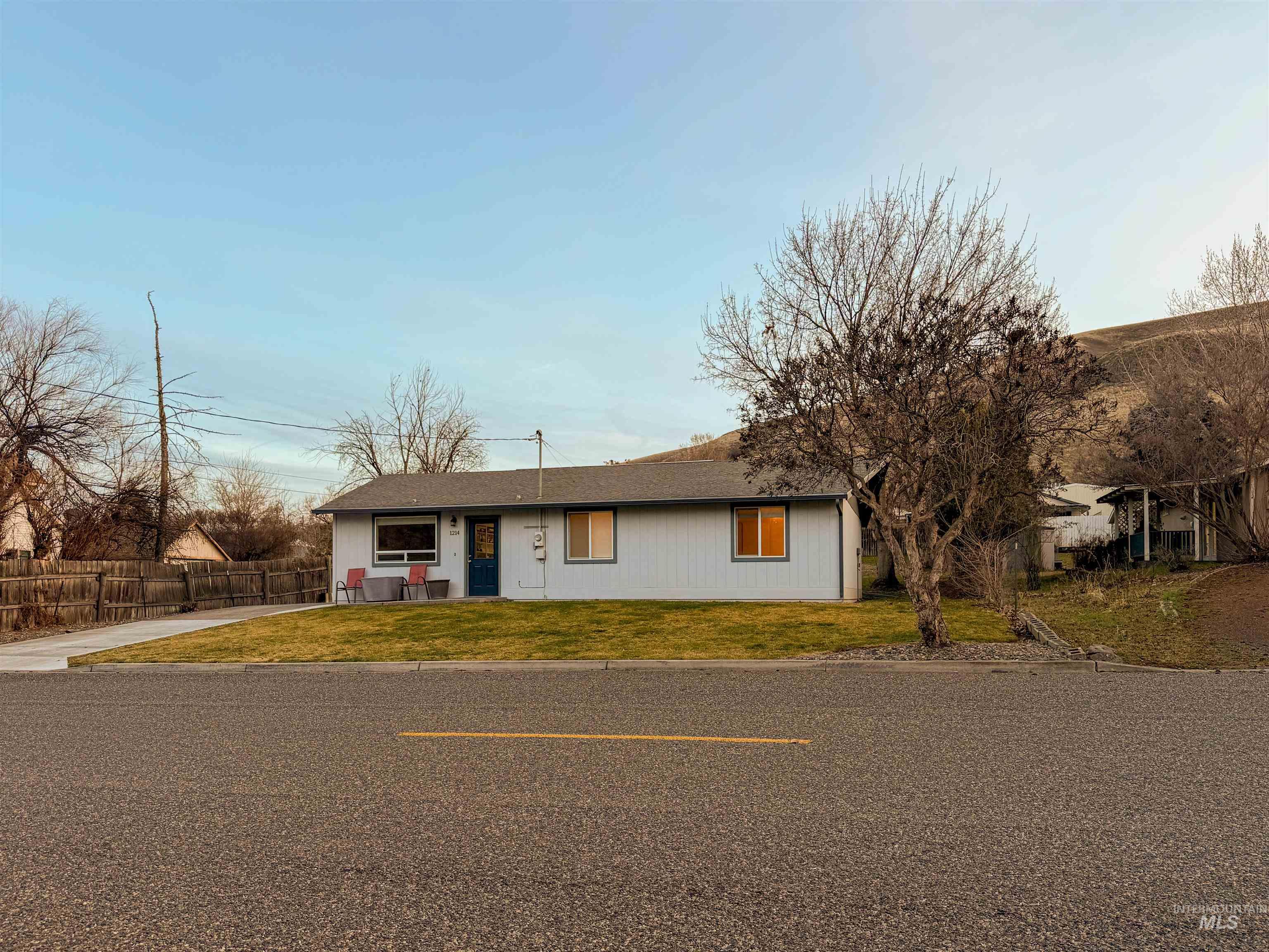 1214 3rd St, Asotin, Washington 99402, 3 Bedrooms, 1 Bathroom, Residential For Sale, Price $339,000,MLS 98975259