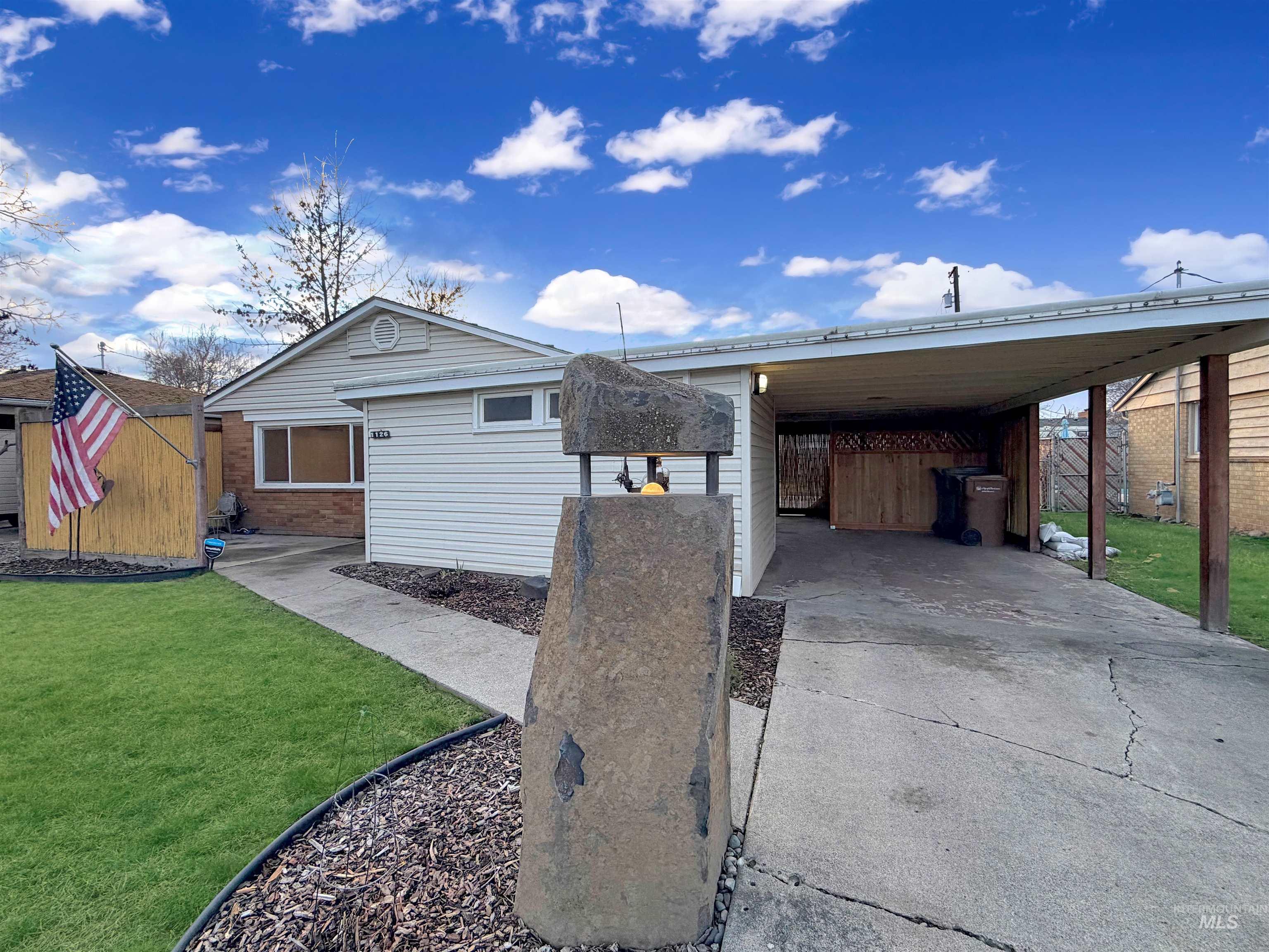 1126 4th St, Clarkston, Washington 99403, 2 Bedrooms, 1 Bathroom, Residential For Sale, Price $299,000,MLS 98975261