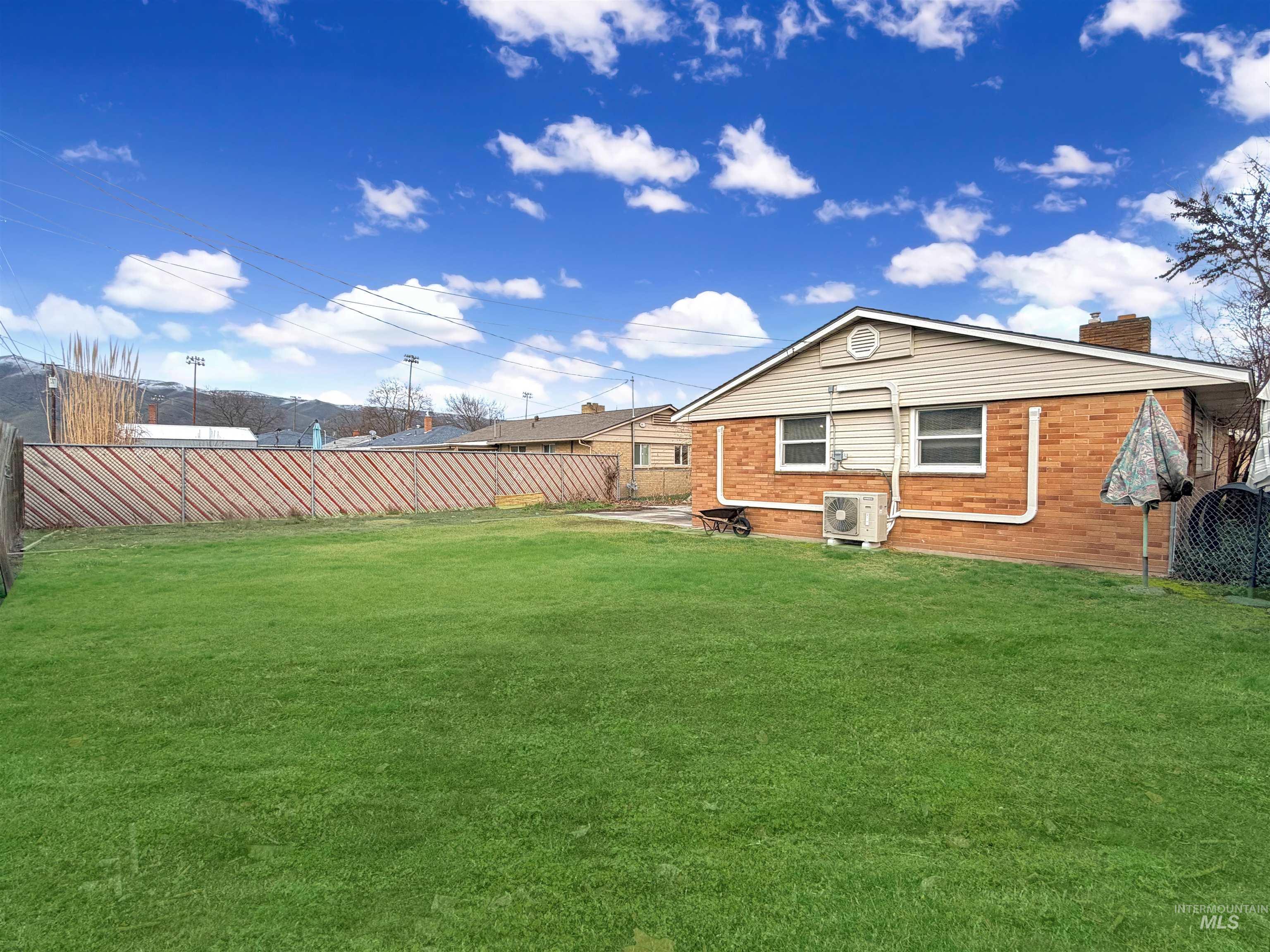 1126 4th St, Clarkston, Washington 99403, 2 Bedrooms, 1 Bathroom, Residential For Sale, Price $299,000,MLS 98975261