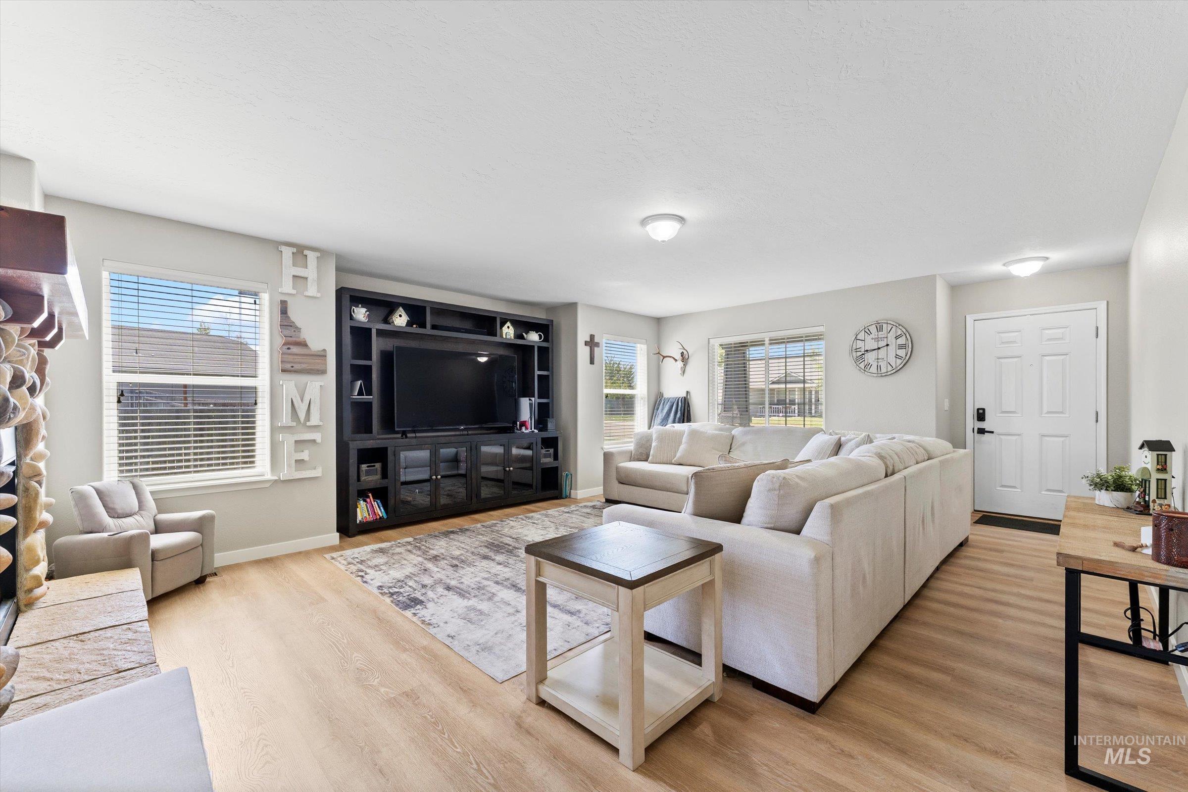 9290 S Cherry Apple, Kuna, Idaho 83634, 6 Bedrooms, 3.5 Bathrooms, Residential For Sale, Price $600,000,MLS 98975262