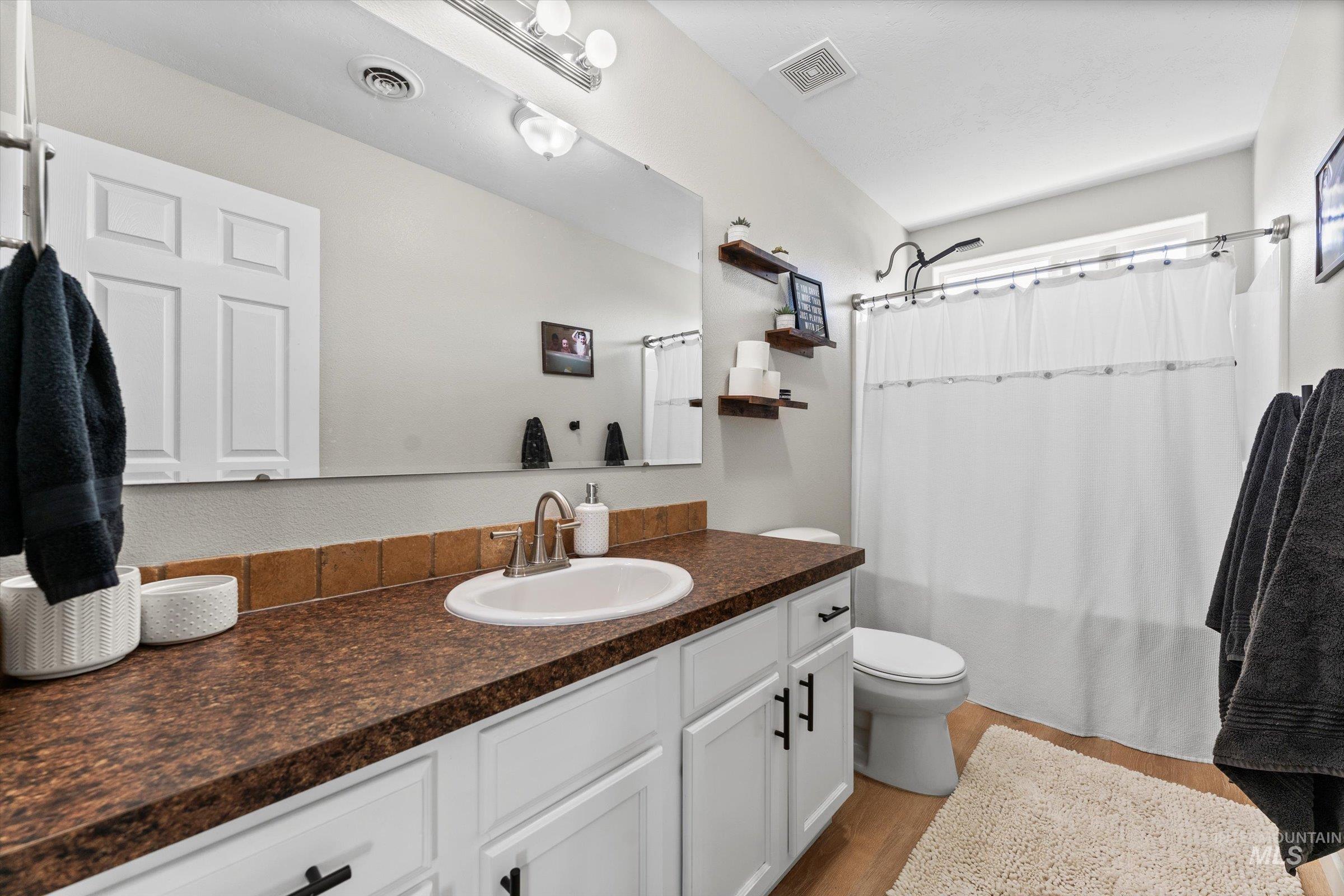 9290 S Cherry Apple, Kuna, Idaho 83634, 6 Bedrooms, 3.5 Bathrooms, Residential For Sale, Price $600,000,MLS 98975262