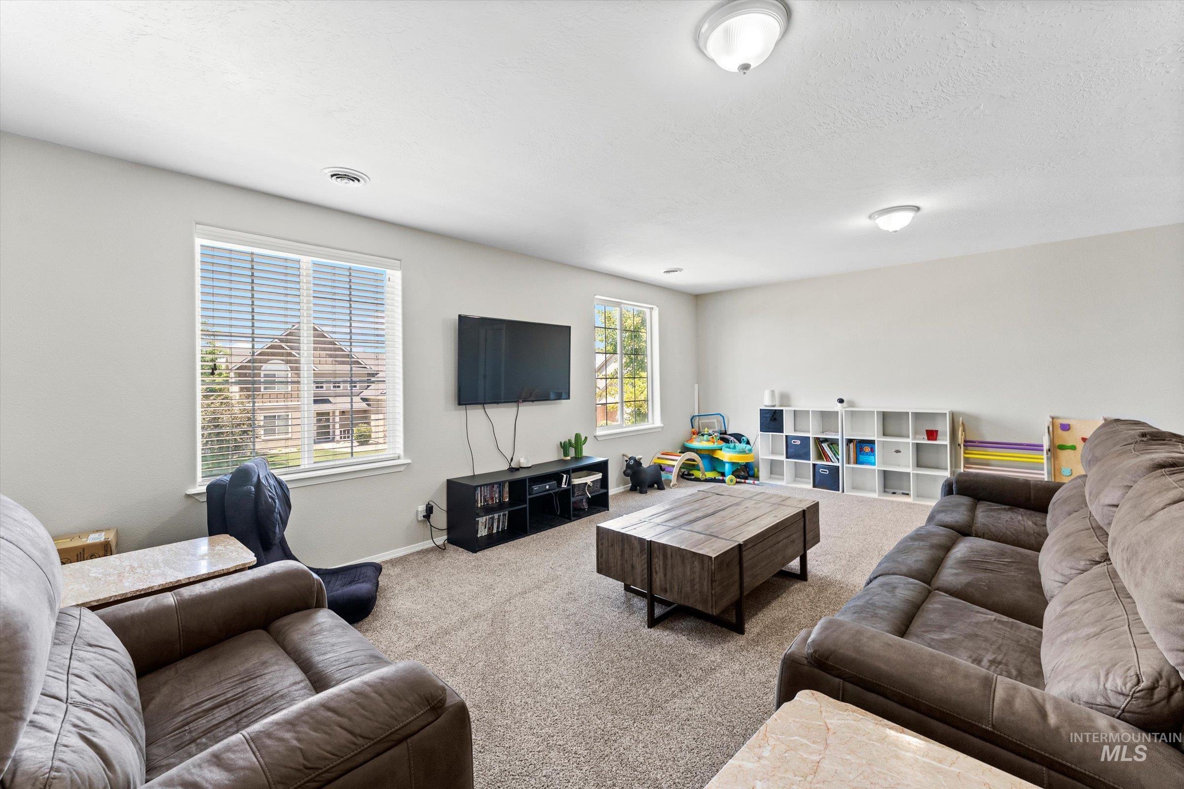 9290 S Cherry Apple, Kuna, Idaho 83634, 6 Bedrooms, 3.5 Bathrooms, Residential For Sale, Price $600,000,MLS 98975262