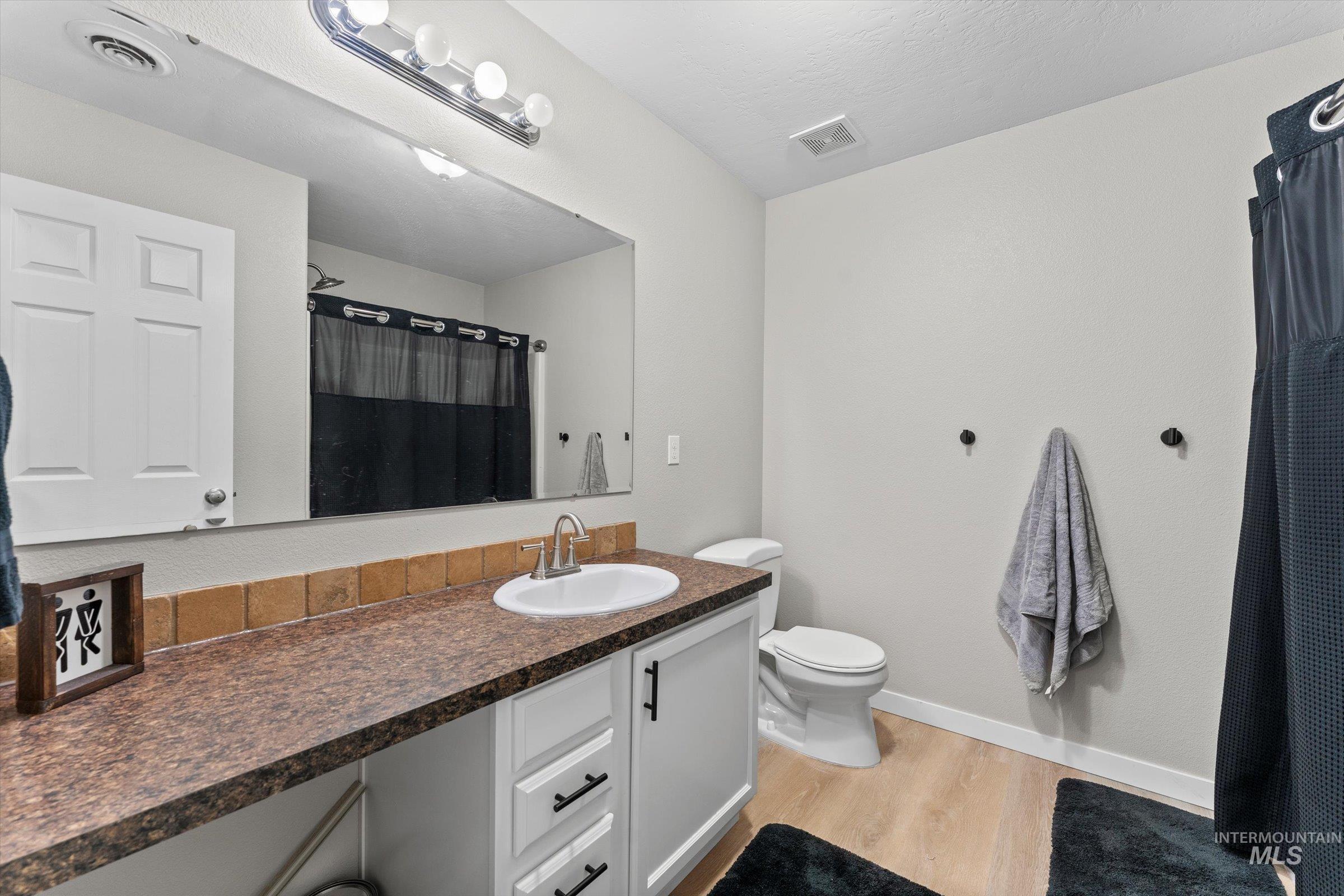 9290 S Cherry Apple, Kuna, Idaho 83634, 6 Bedrooms, 3.5 Bathrooms, Residential For Sale, Price $600,000,MLS 98975262