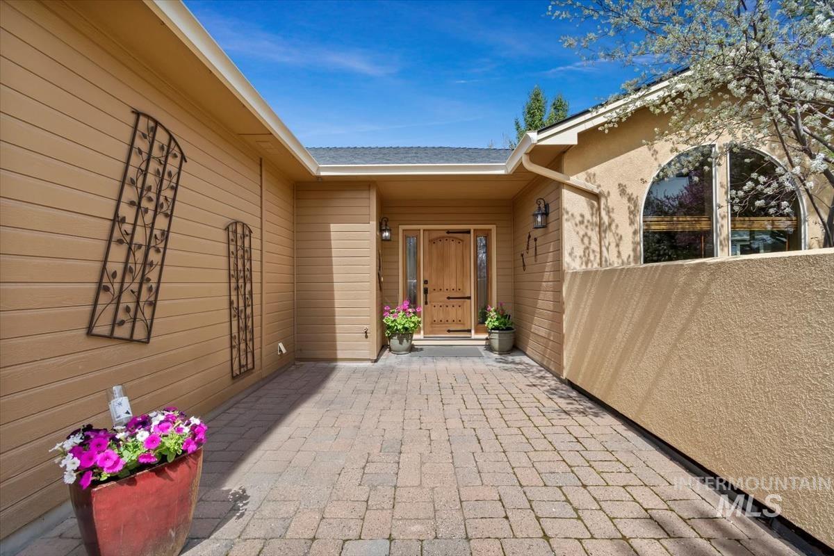 898 E Segundo, Meridian, Idaho 83646, 4 Bedrooms, 2 Bathrooms, Residential For Sale, Price $599,900,MLS 98975263