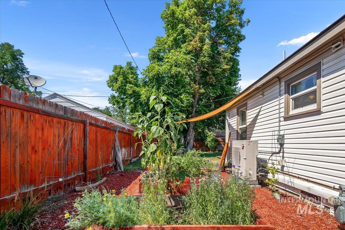 2416 W Ona St, Boise, Idaho 83705, 2 Bedrooms, 1 Bathroom, Residential For Sale, Price $365,000,MLS 98975265