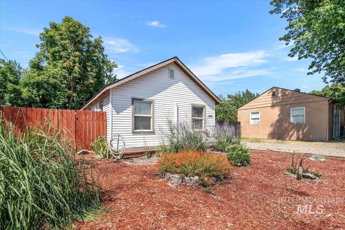 2416 W Ona St, Boise, Idaho 83705, 2 Bedrooms, 1 Bathroom, Residential For Sale, Price $365,000,MLS 98975265