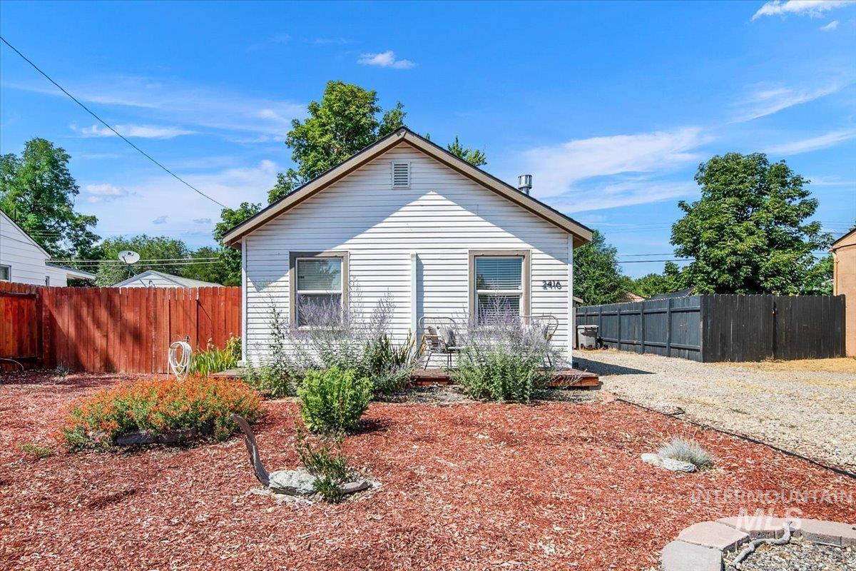 2416 W Ona St, Boise, Idaho 83705, 2 Bedrooms, 1 Bathroom, Residential For Sale, Price $365,000,MLS 98975265