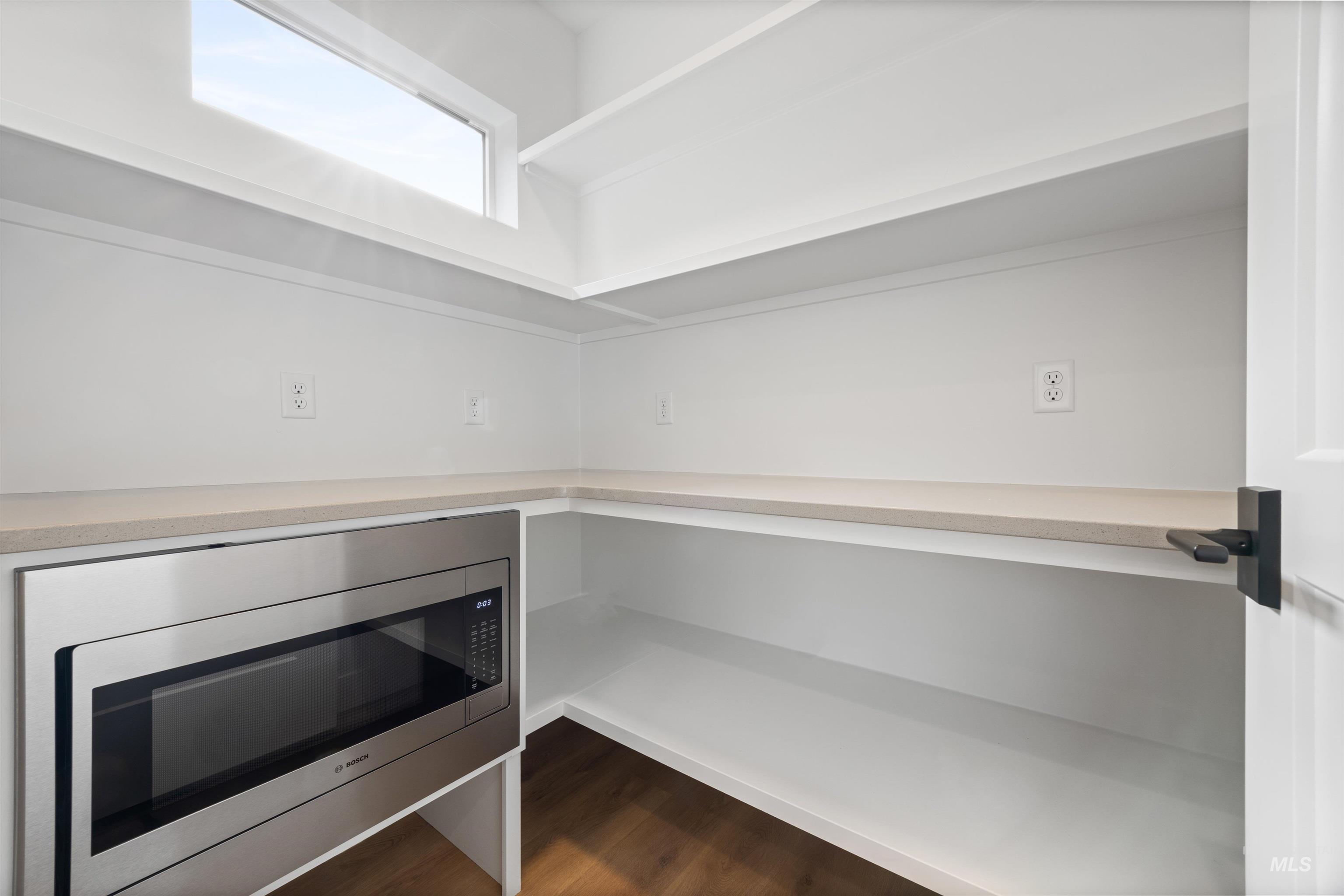 294 N Hunter Creek Ave, Eagle, Idaho 83616, 3 Bedrooms, 3 Bathrooms, Residential For Sale, Price $1,149,500,MLS 98975272