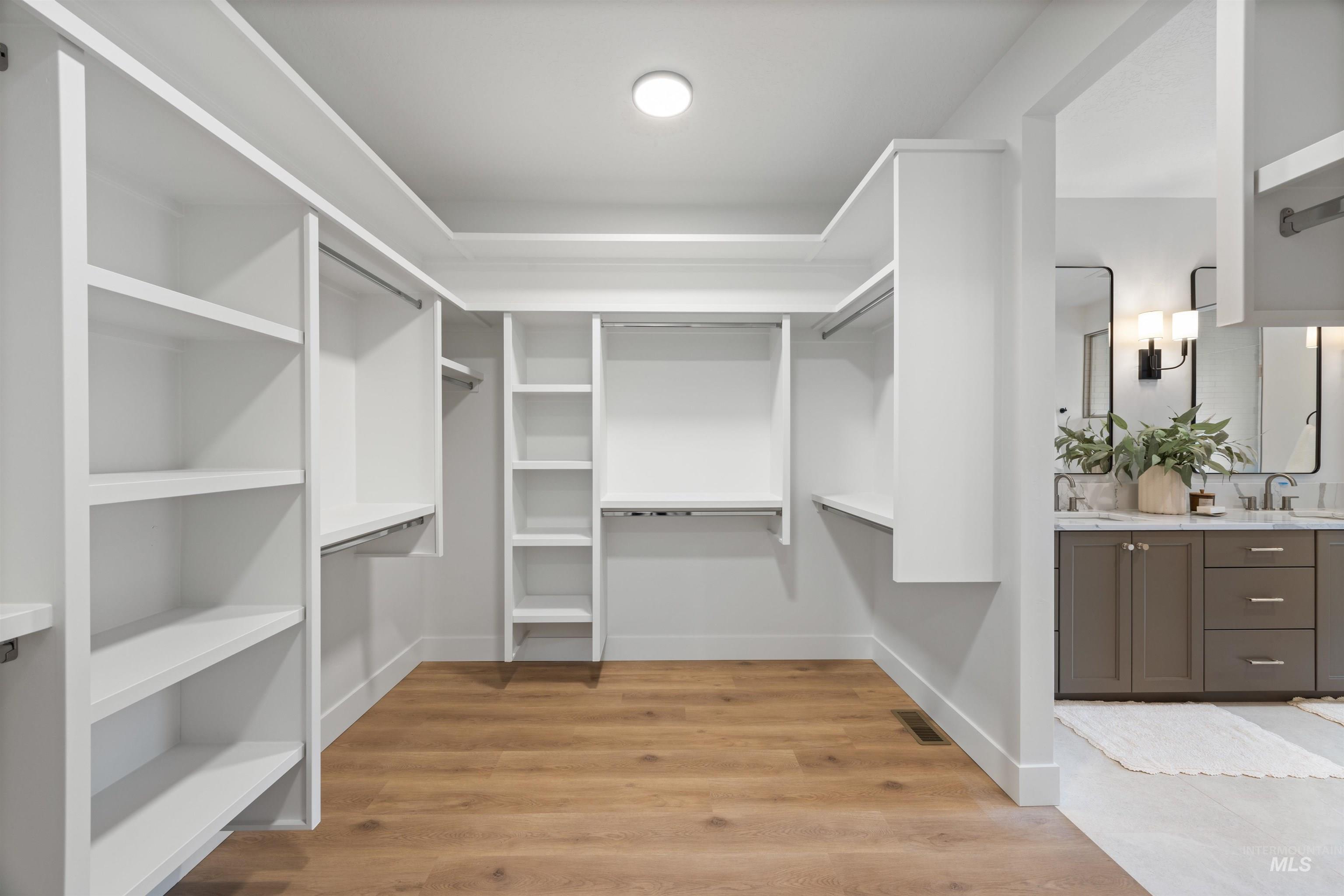 294 N Hunter Creek Ave, Eagle, Idaho 83616, 3 Bedrooms, 3 Bathrooms, Residential For Sale, Price $1,149,500,MLS 98975272