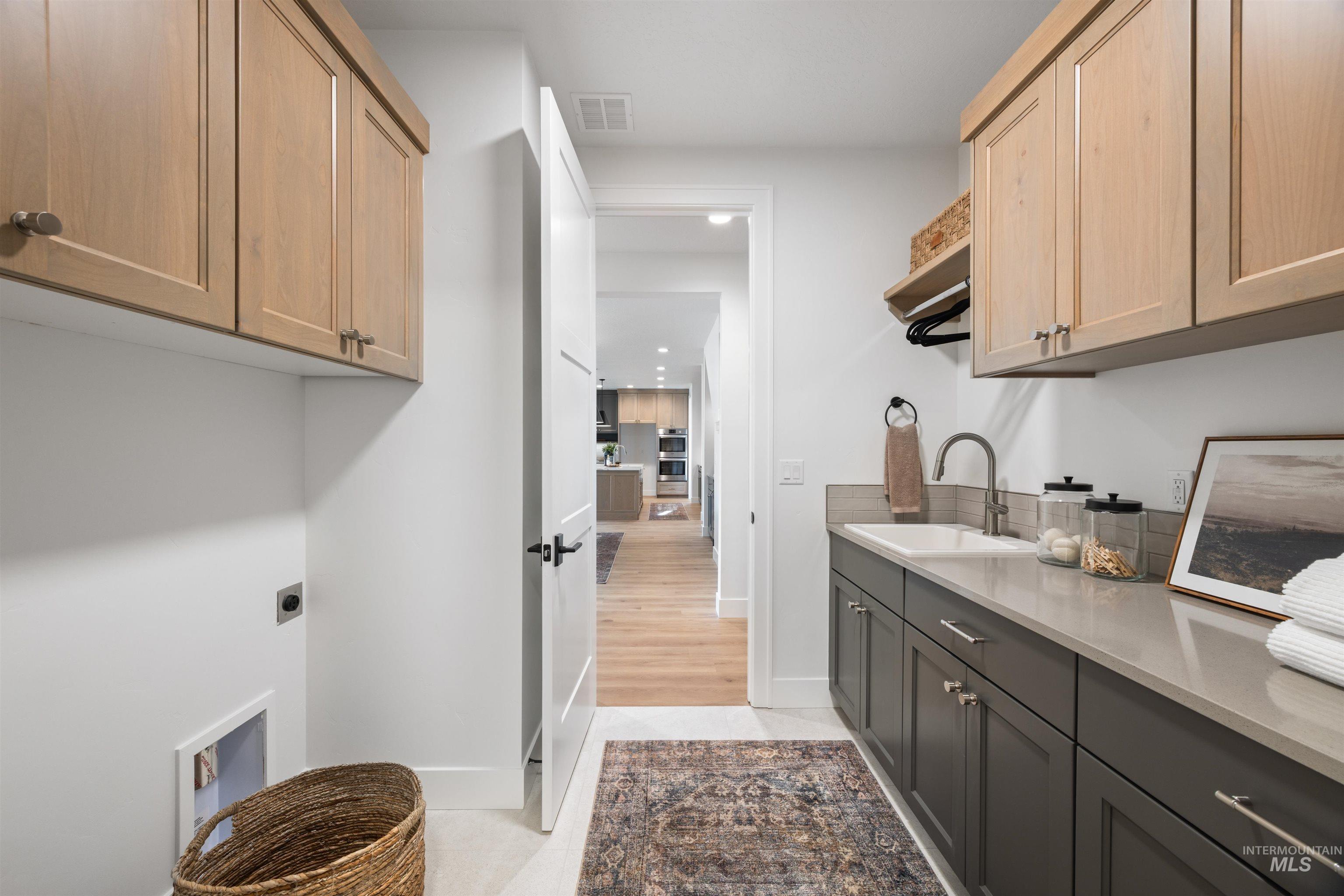 294 N Hunter Creek Ave, Eagle, Idaho 83616, 3 Bedrooms, 3 Bathrooms, Residential For Sale, Price $1,149,500,MLS 98975272