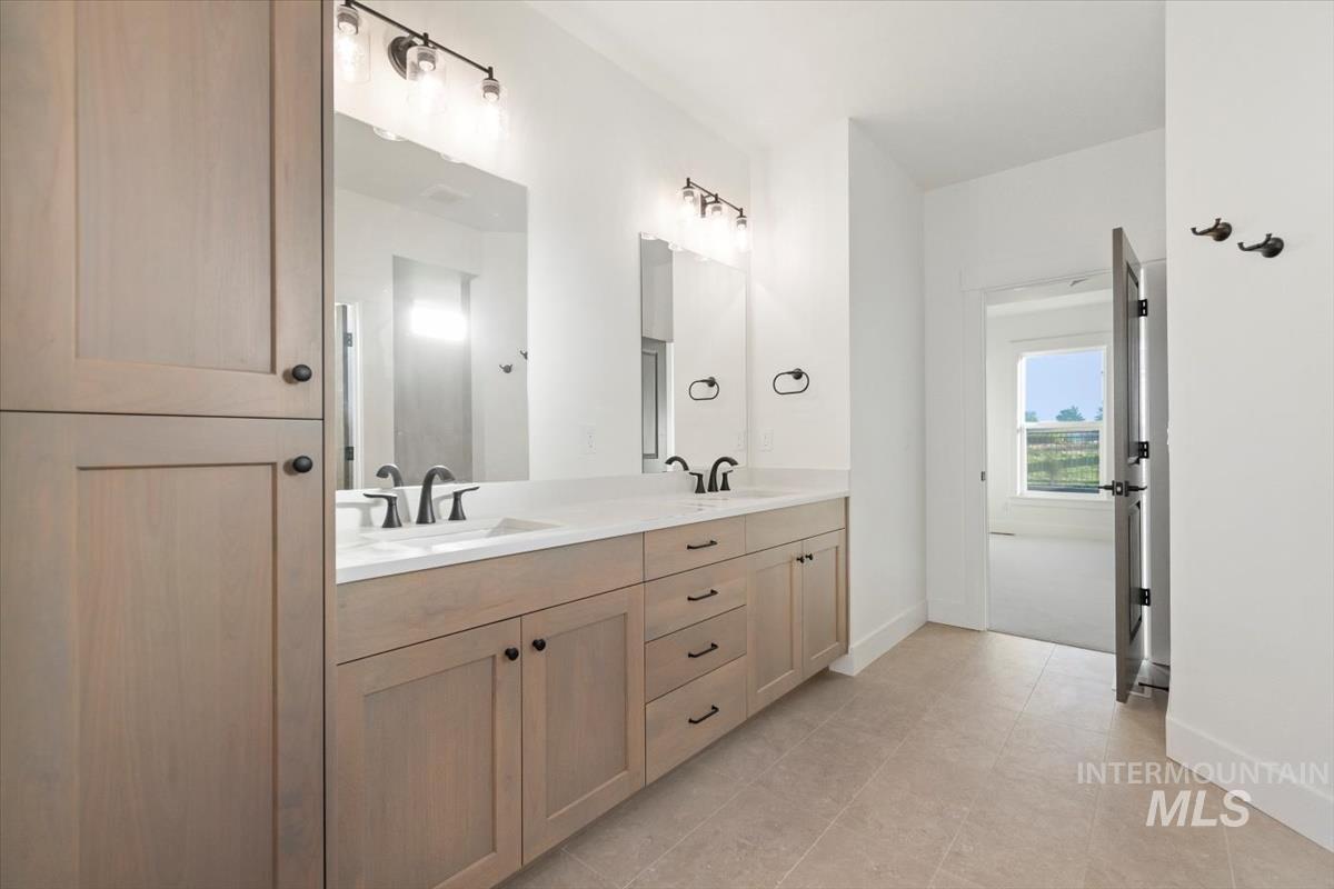 11049 W Lahinch Ln, Kuna, Idaho 83634-0000, 3 Bedrooms, 2 Bathrooms, Residential For Sale, Price $584,880, 98975275