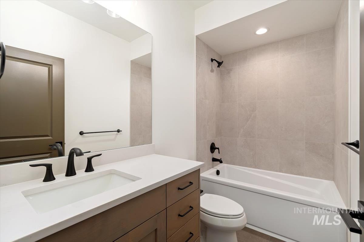 11049 W Lahinch Ln, Kuna, Idaho 83634-0000, 3 Bedrooms, 2 Bathrooms, Residential For Sale, Price $584,880,MLS 98975275