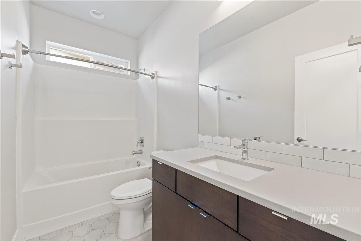 2445 N Klemmer Ave., Kuna, Idaho 83634, 3 Bedrooms, 2 Bathrooms, Residential For Sale, Price $624,900,MLS 98975276