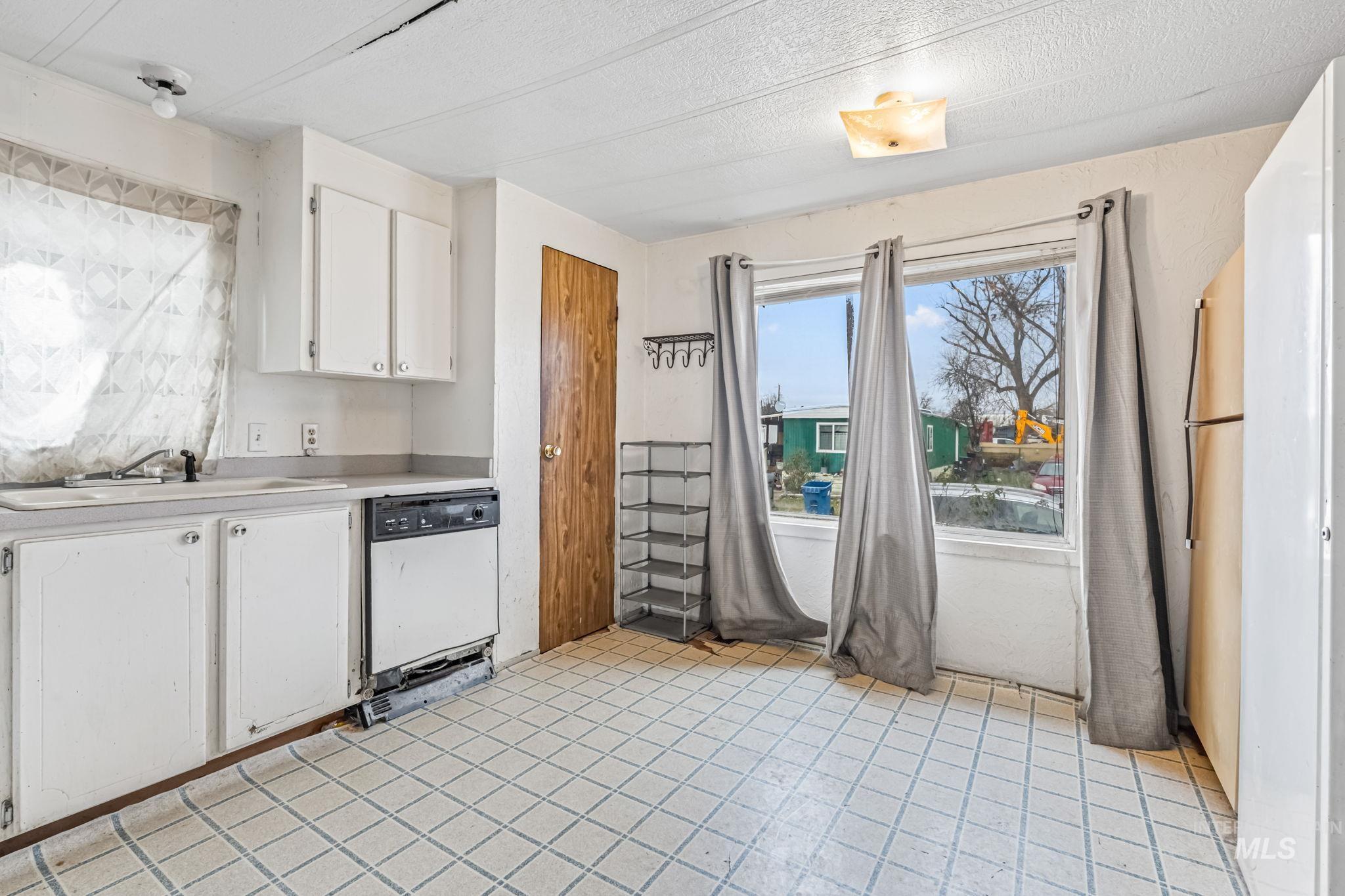 3948 Adams St, Garden City, Idaho 83714, 3 Bedrooms, 1 Bathroom, Residential For Sale, Price $35,000,MLS 98975278