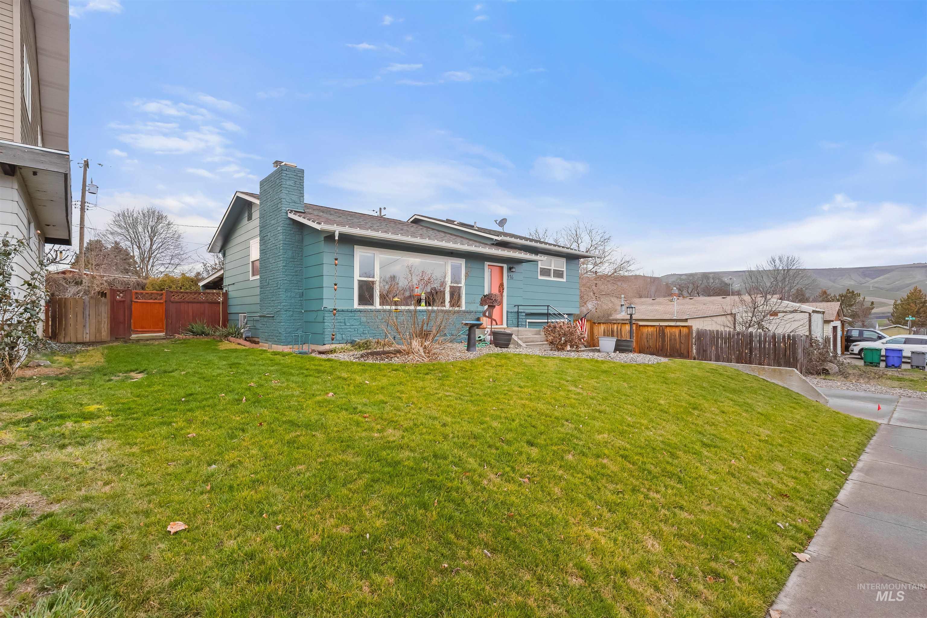 916 29th St., Lewiston, Idaho 83501, 4 Bedrooms, 1.5 Bathrooms, Residential For Sale, Price $389,000,MLS 98975279