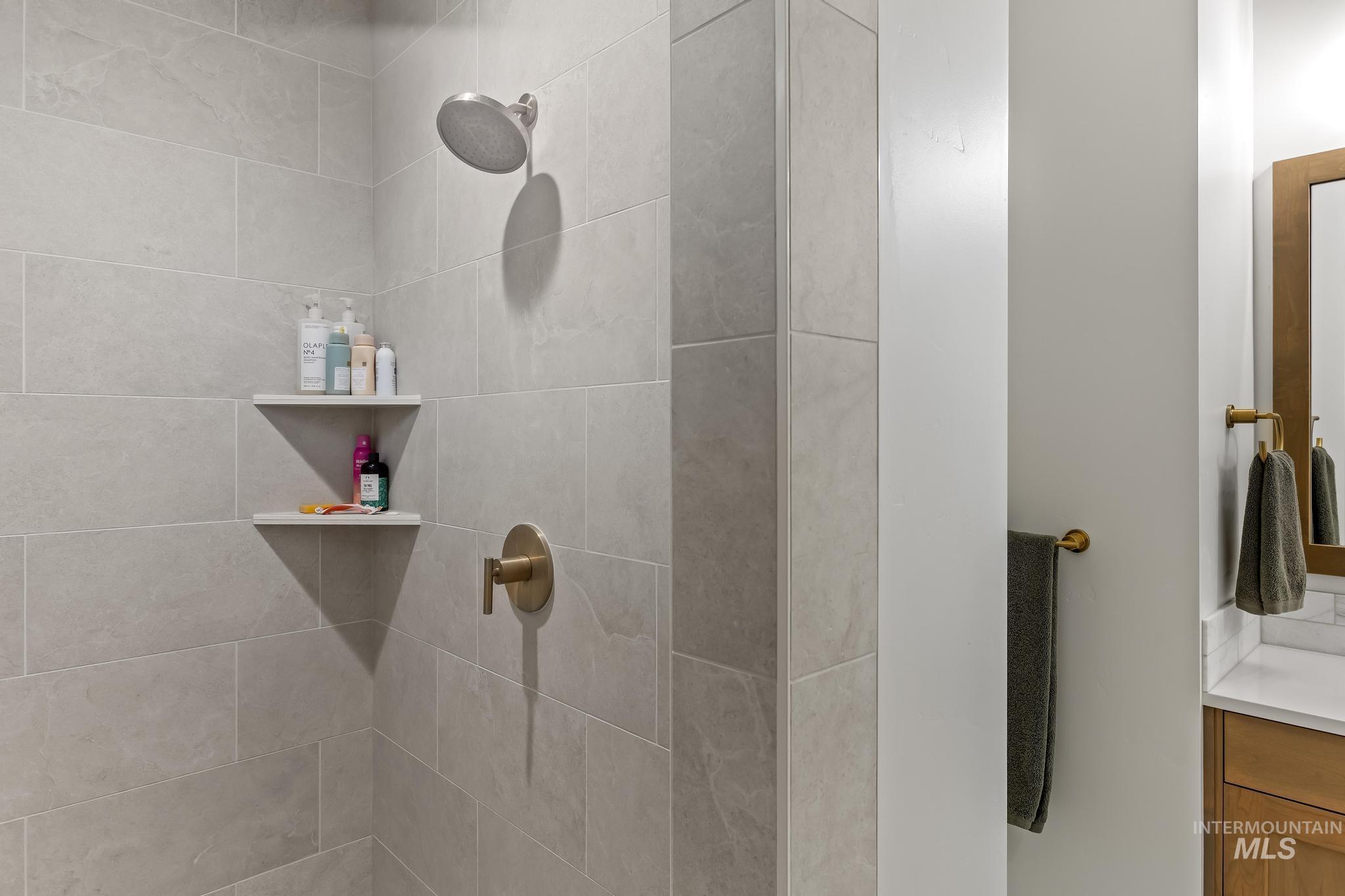 6419 W Piaffe St, Eagle, Idaho 83616, 3 Bedrooms, 2 Bathrooms, Residential For Sale, Price $785,000,MLS 98975280